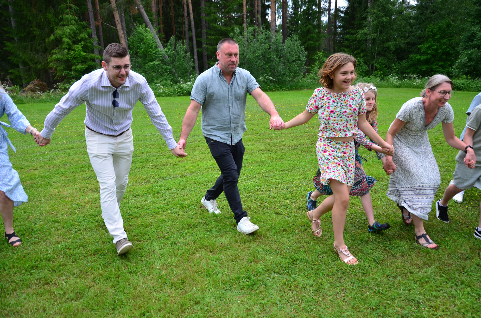 Röste.nu – Röstebilder – Midsommarfirande vid Dönjegården 2026