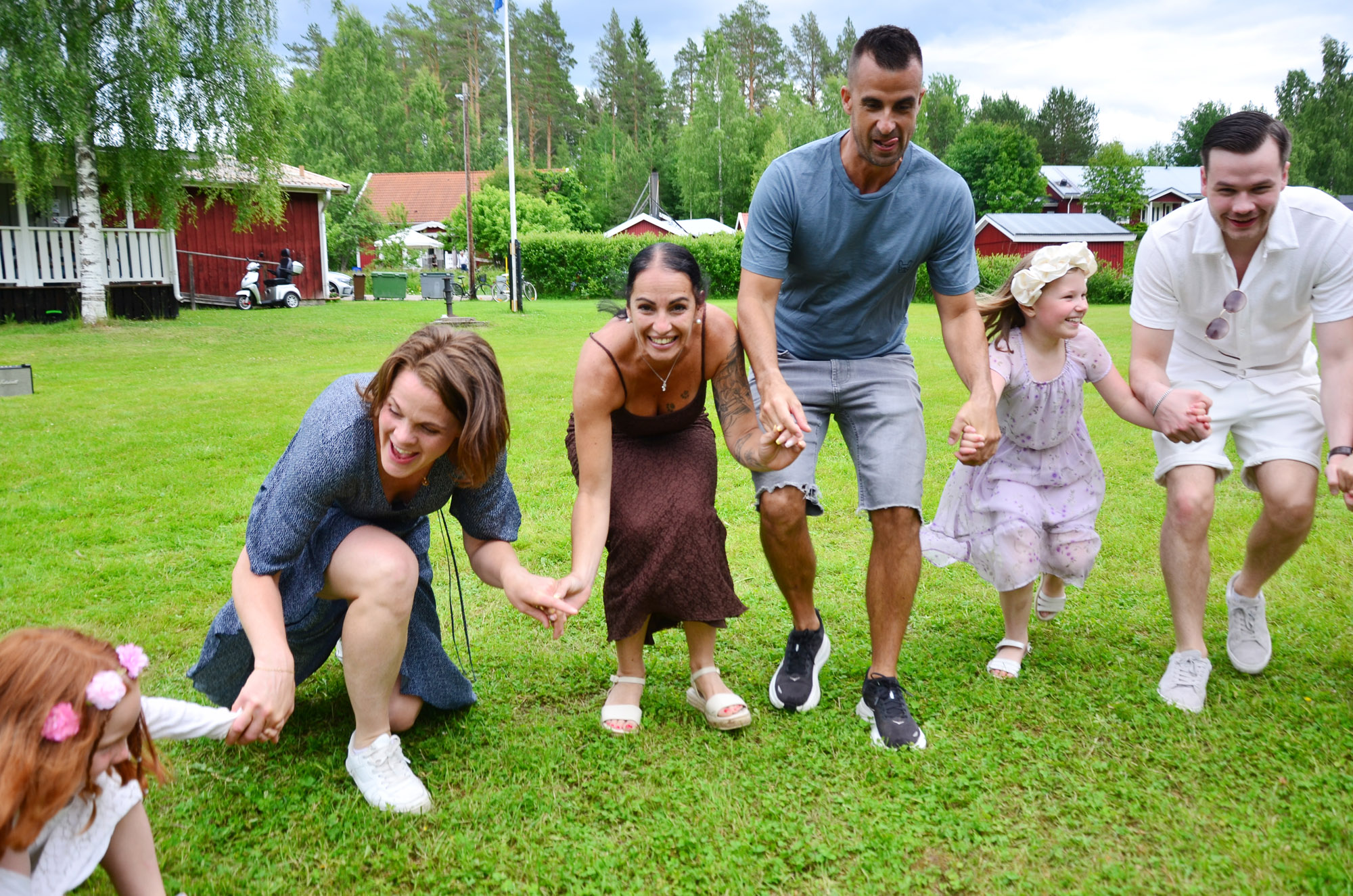 Röste.nu – Röstebilder – Midsommarfirande vid Dönjegården 2026
