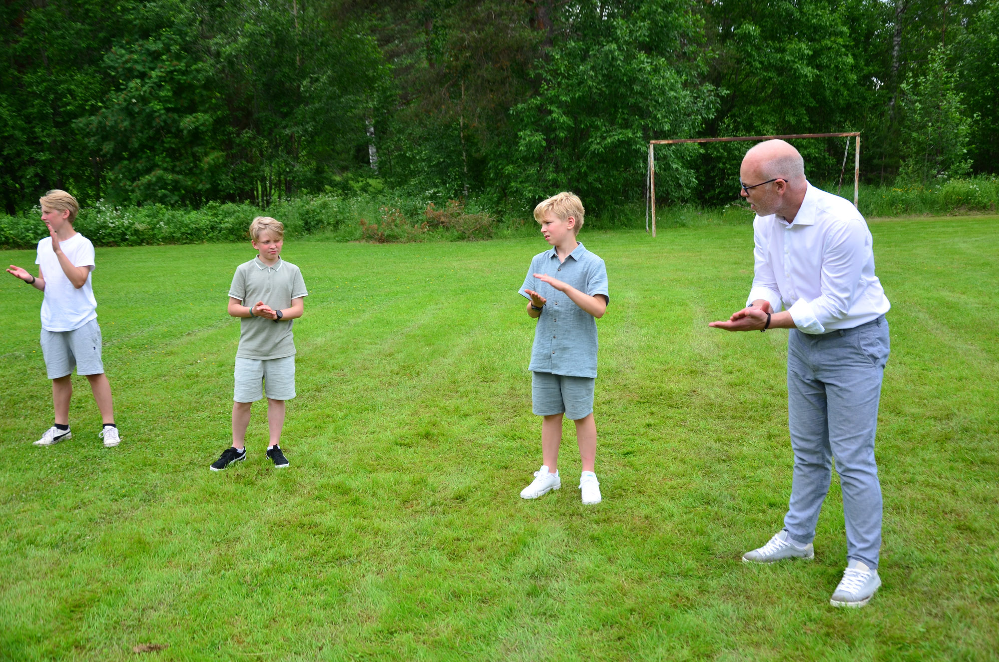 Röste.nu – Röstebilder – Midsommarfirande vid Dönjegården 2026