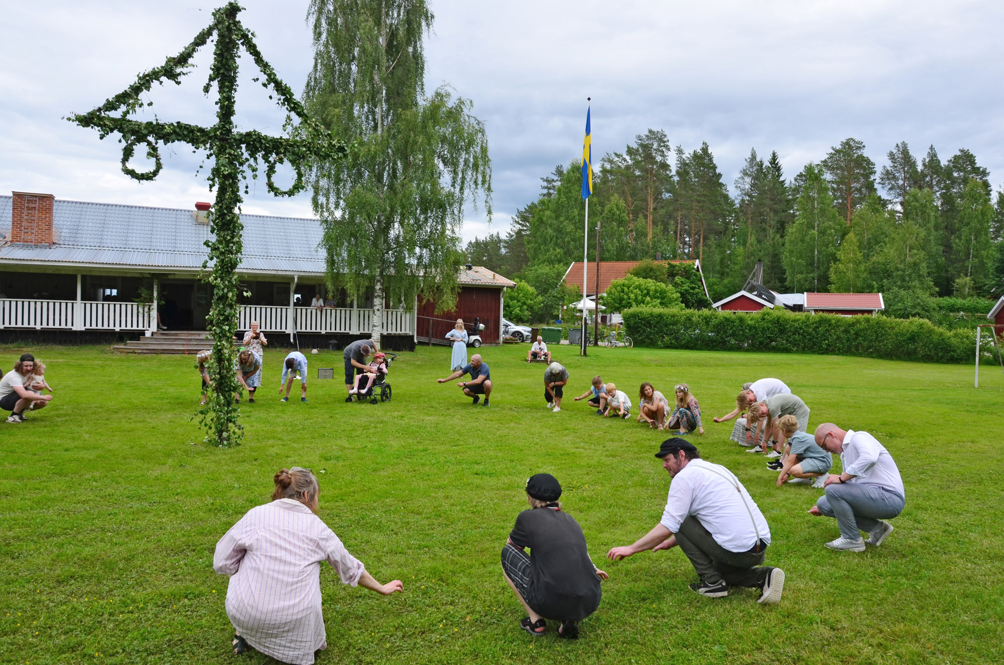 Röste.nu – Röstebilder – Midsommarfirande vid Dönjegården 2026