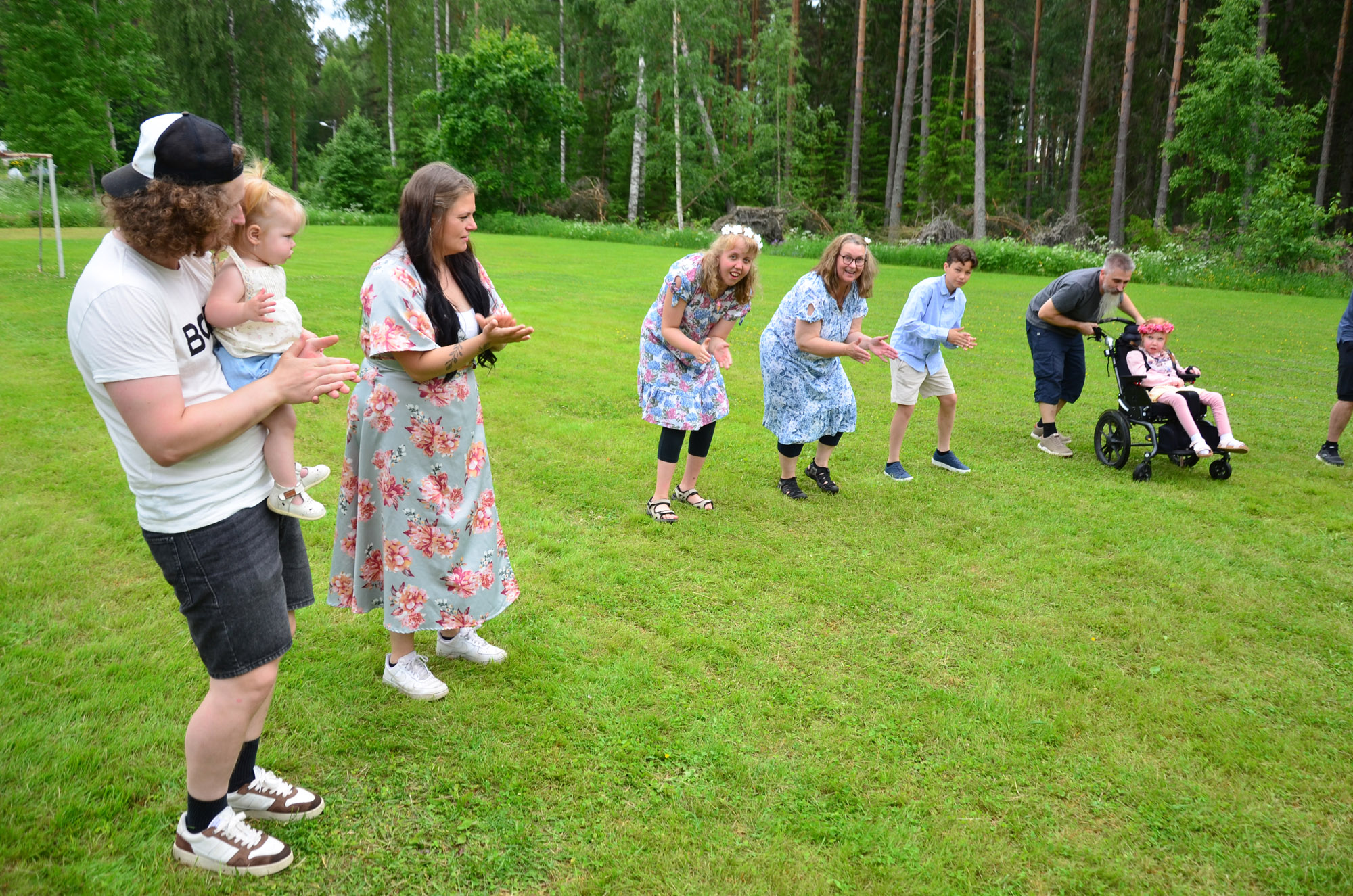 Röste.nu – Röstebilder – Midsommarfirande vid Dönjegården 2026