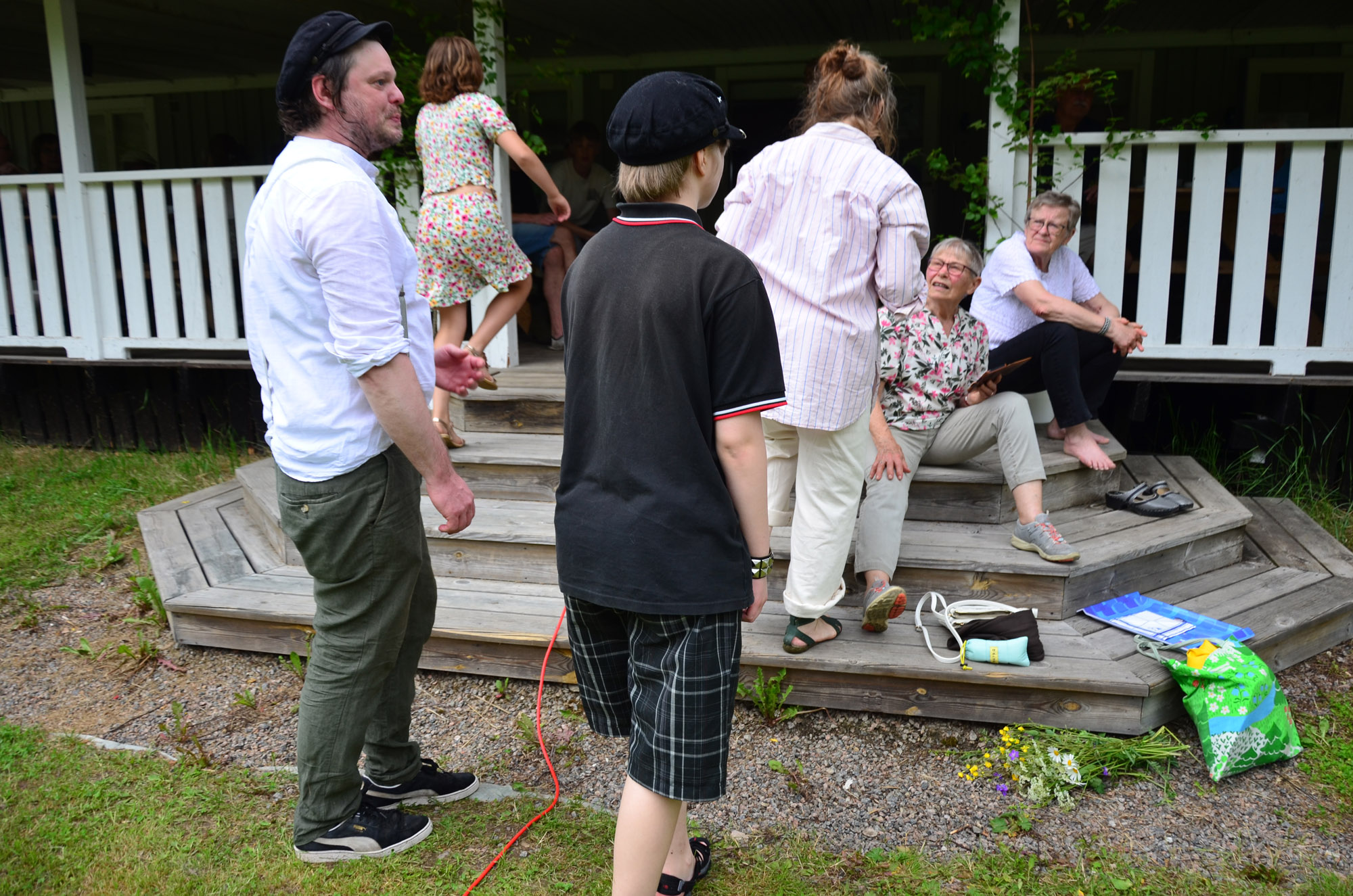 Röste.nu – Röstebilder – Midsommarfirande vid Dönjegården 2026