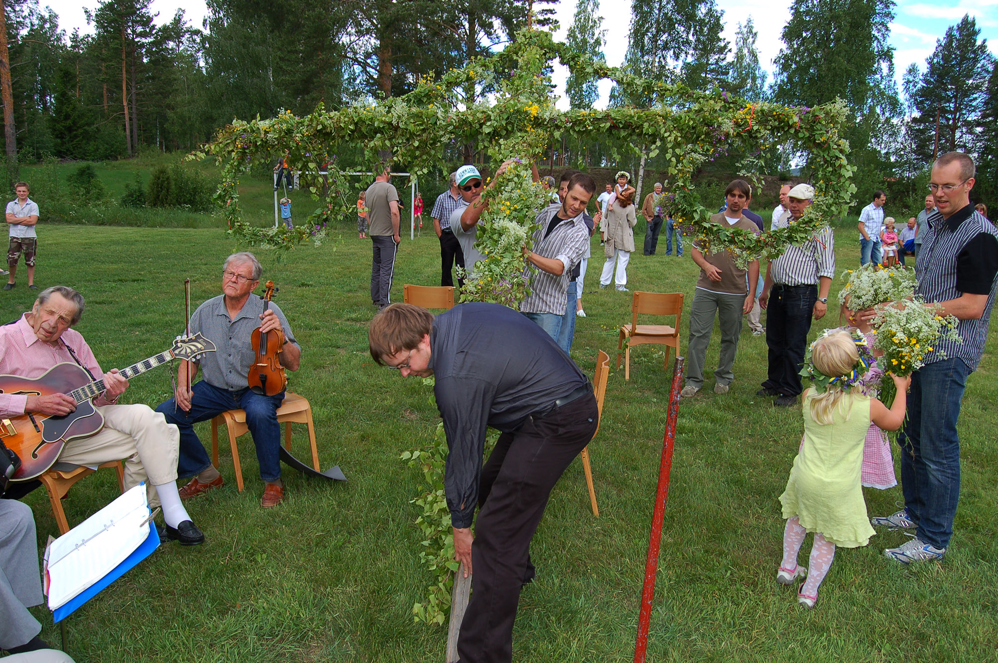 Röste.nu – Röstebilder – Midsommarfirande vid Dönjegården 2008