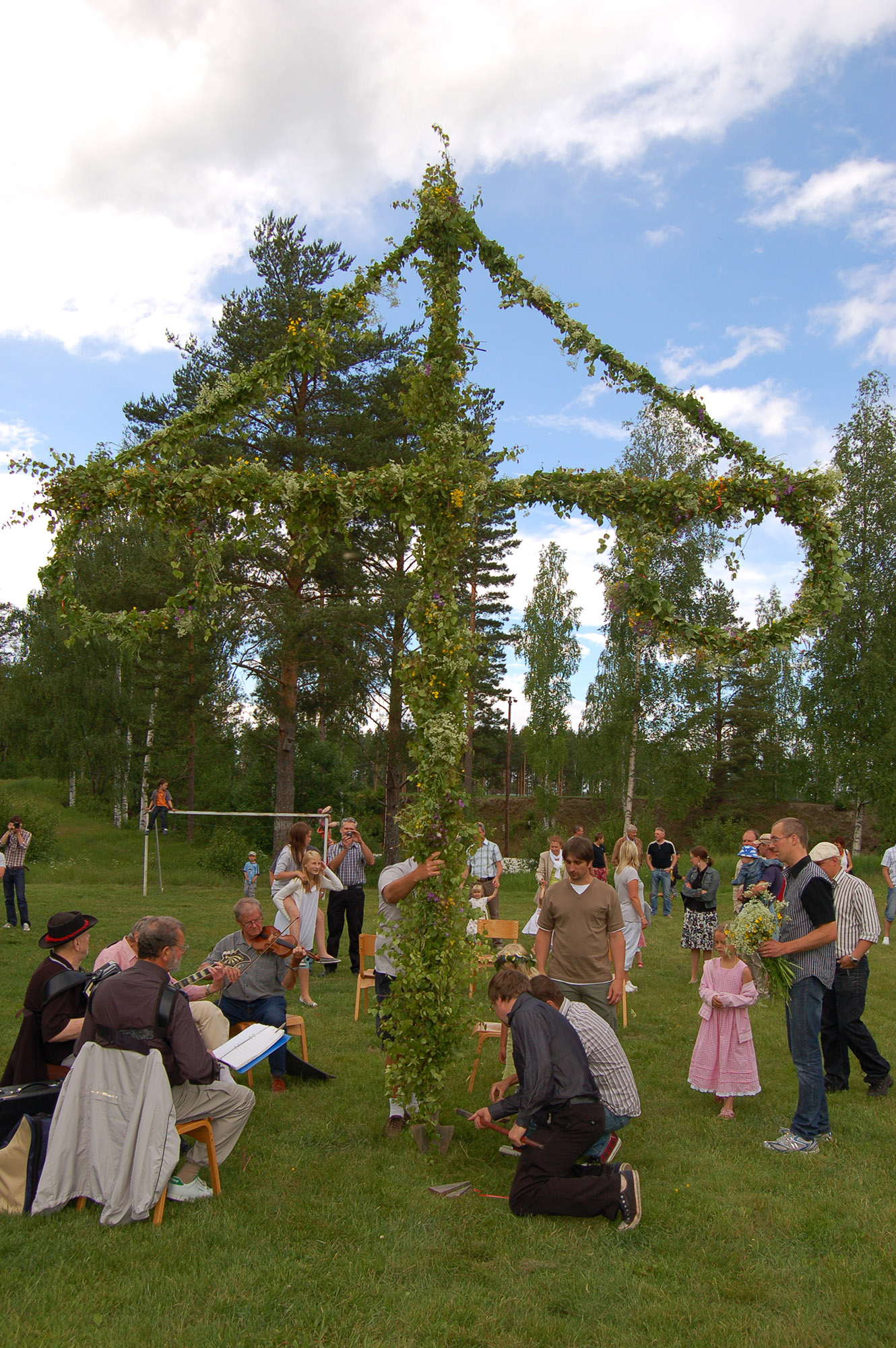 Röste.nu – Röstebilder – Midsommarfirande vid Dönjegården 2008