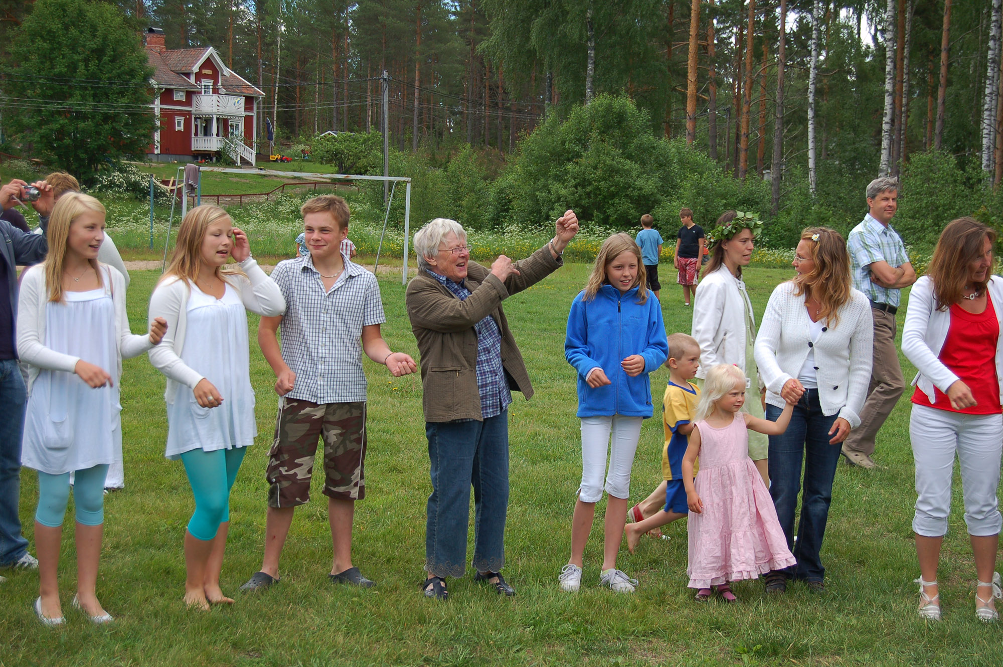 Röste.nu – Röstebilder – Midsommarfirande vid Dönjegården 2008