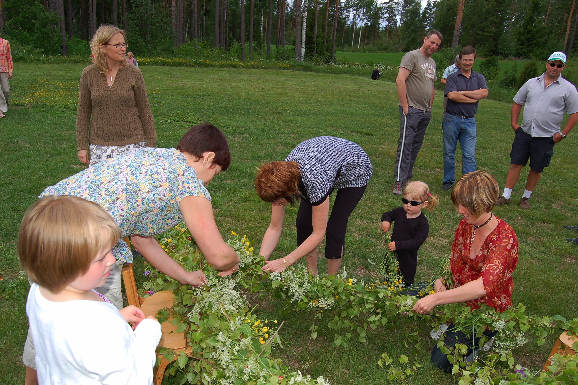Röste.nu – Röstebilder – Midsommarfirande vid Dönjegården 2008