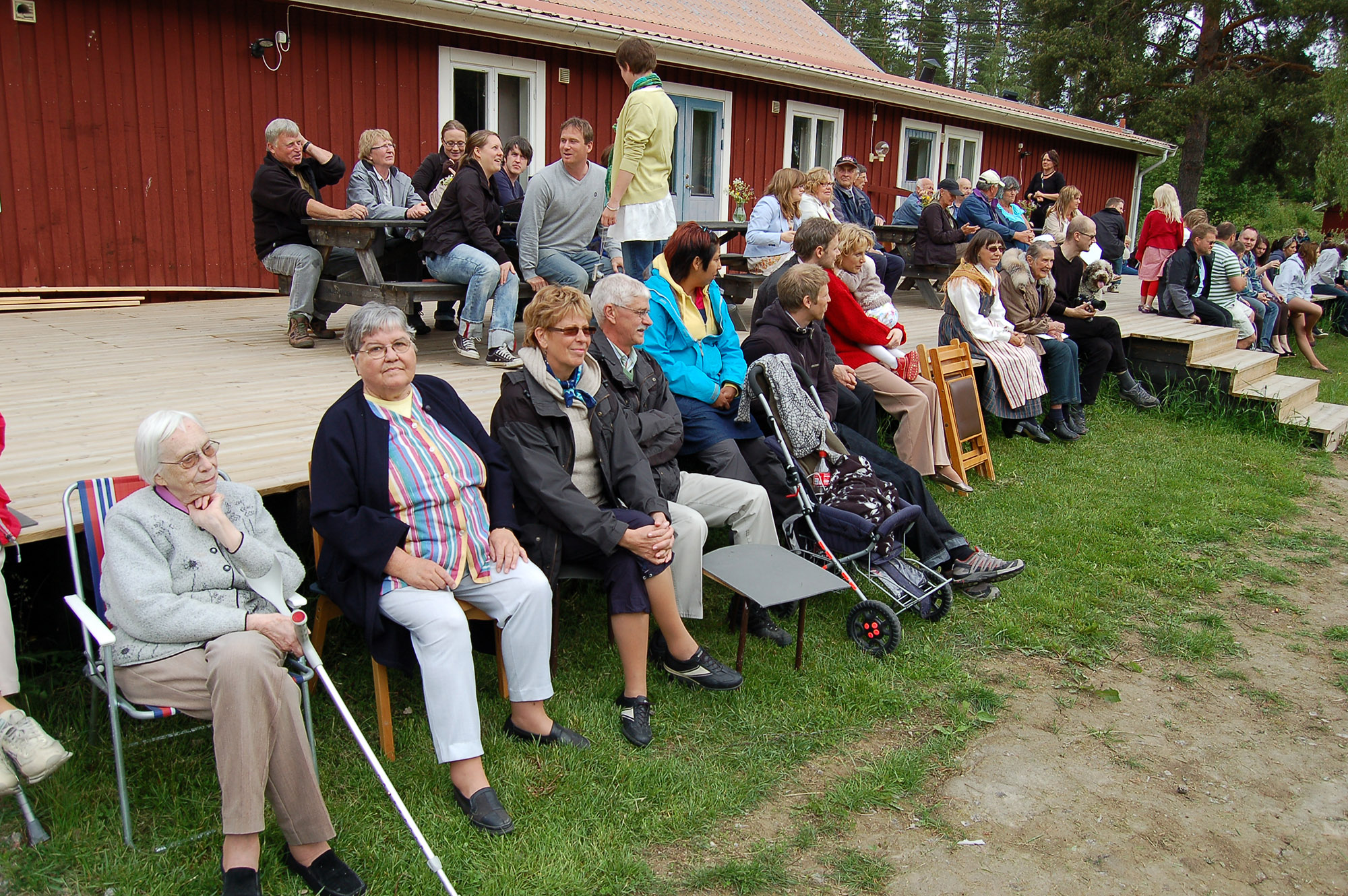 Röste.nu – Röstebilder – Midsommar vid Dönjegården 2009