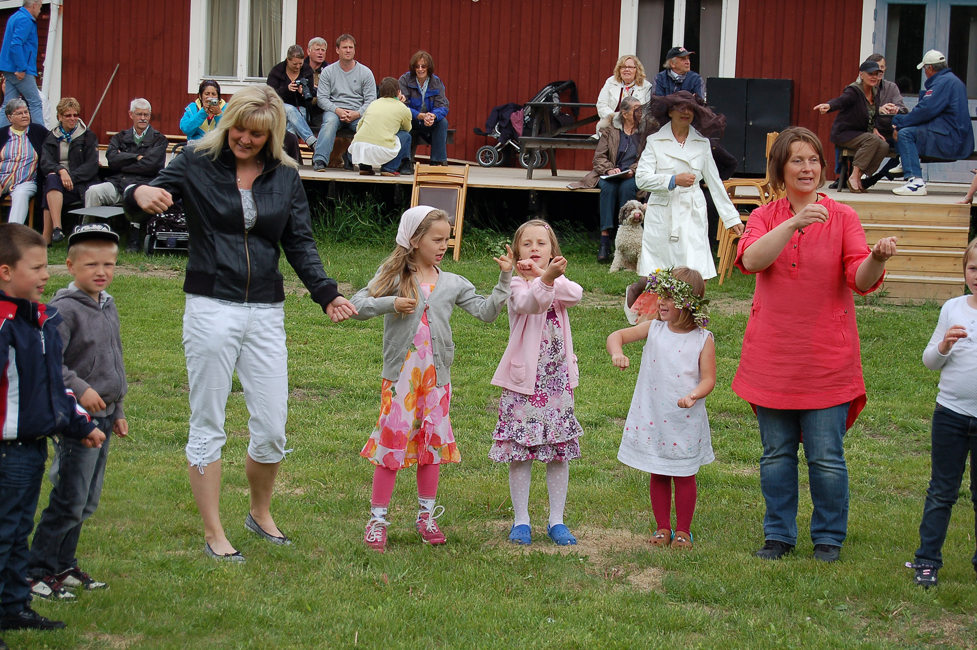 Röste.nu – Röstebilder – Midsommar vid Dönjegården 2009