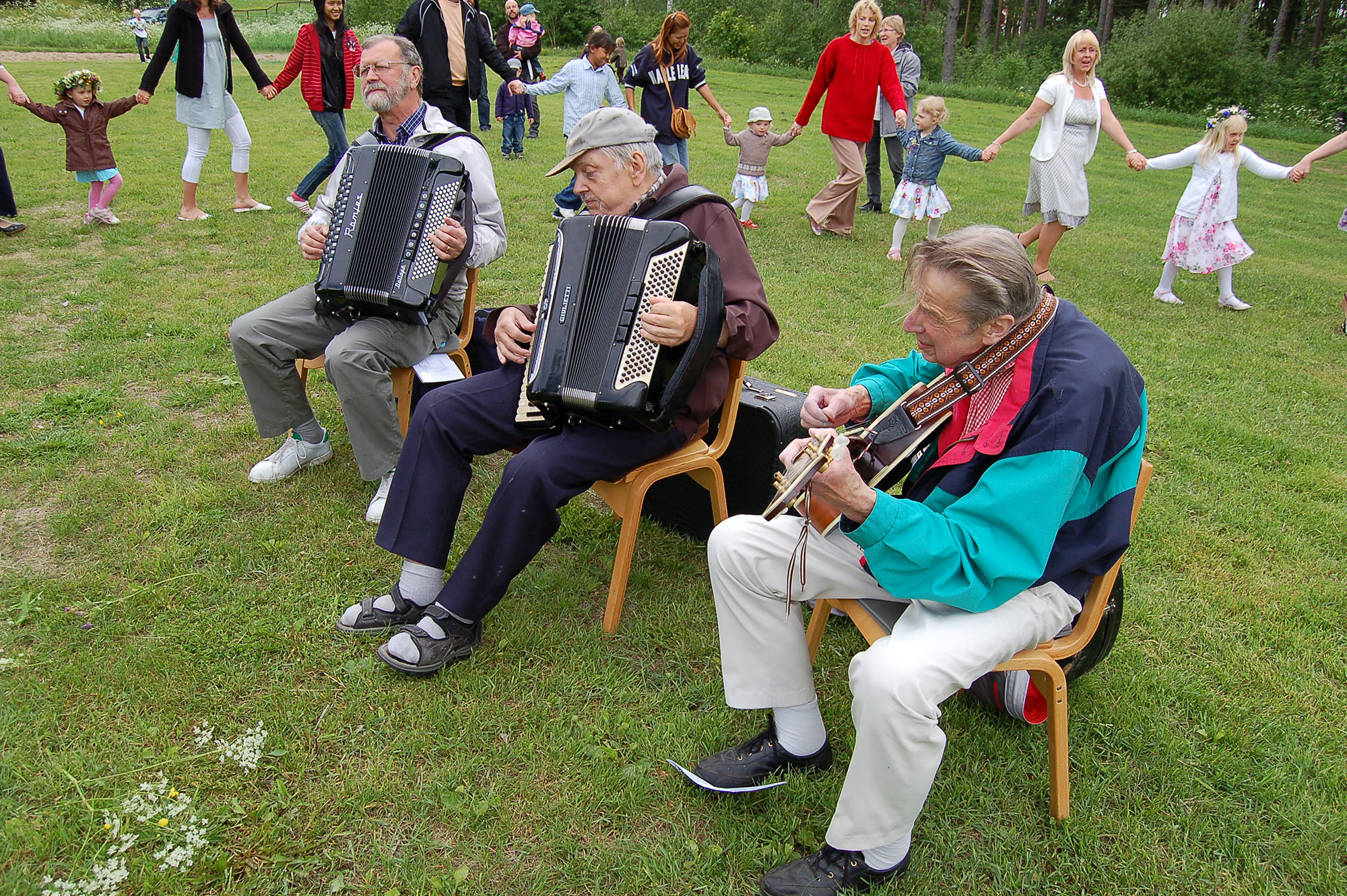 Röste.nu – Röstebilder – Midsommar vid Dönjegården 2009