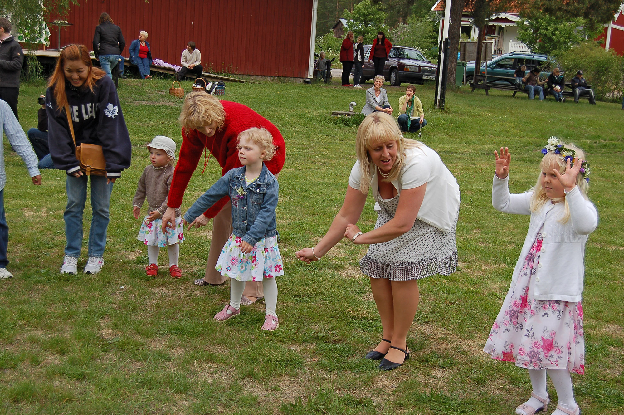 Röste.nu – Röstebilder – Midsommar vid Dönjegården 2009