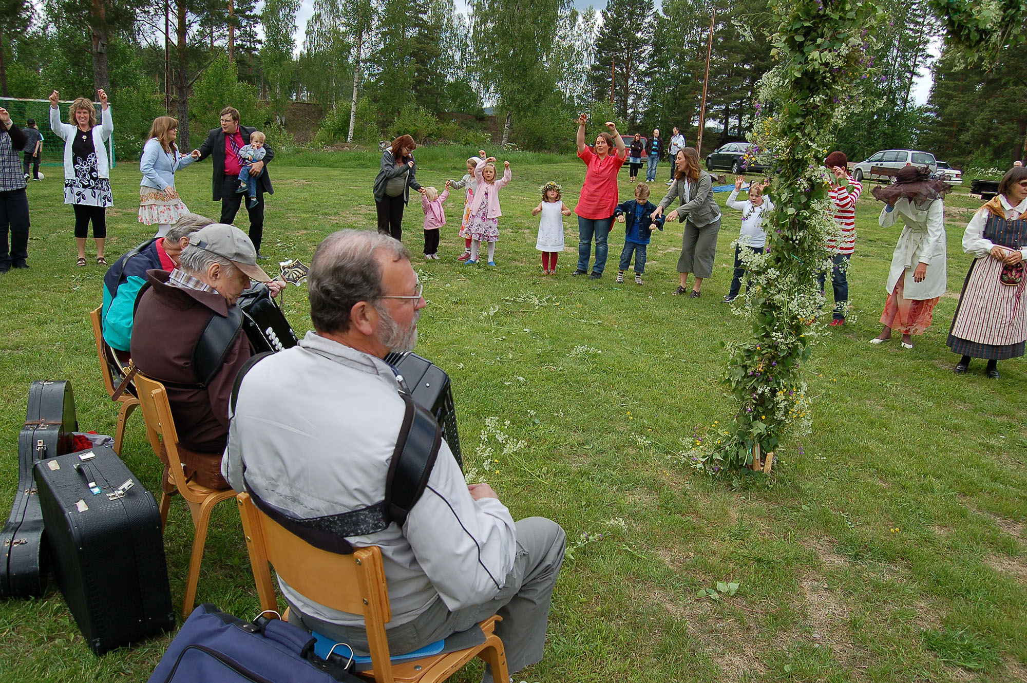 Röste.nu – Röstebilder – Midsommar vid Dönjegården 2009