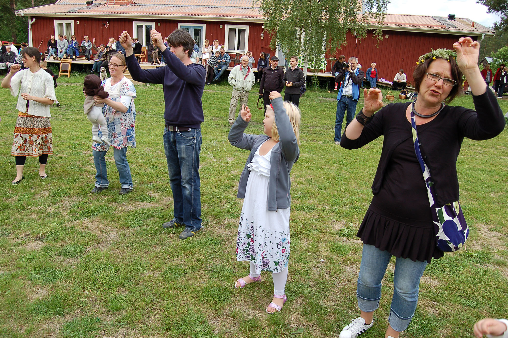 Röste.nu – Röstebilder – Midsommar vid Dönjegården 2009