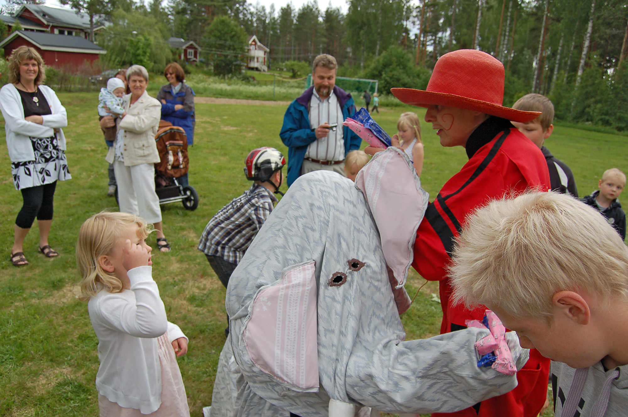 Röste.nu – Röstebilder – Midsommar vid Dönjegården 2009