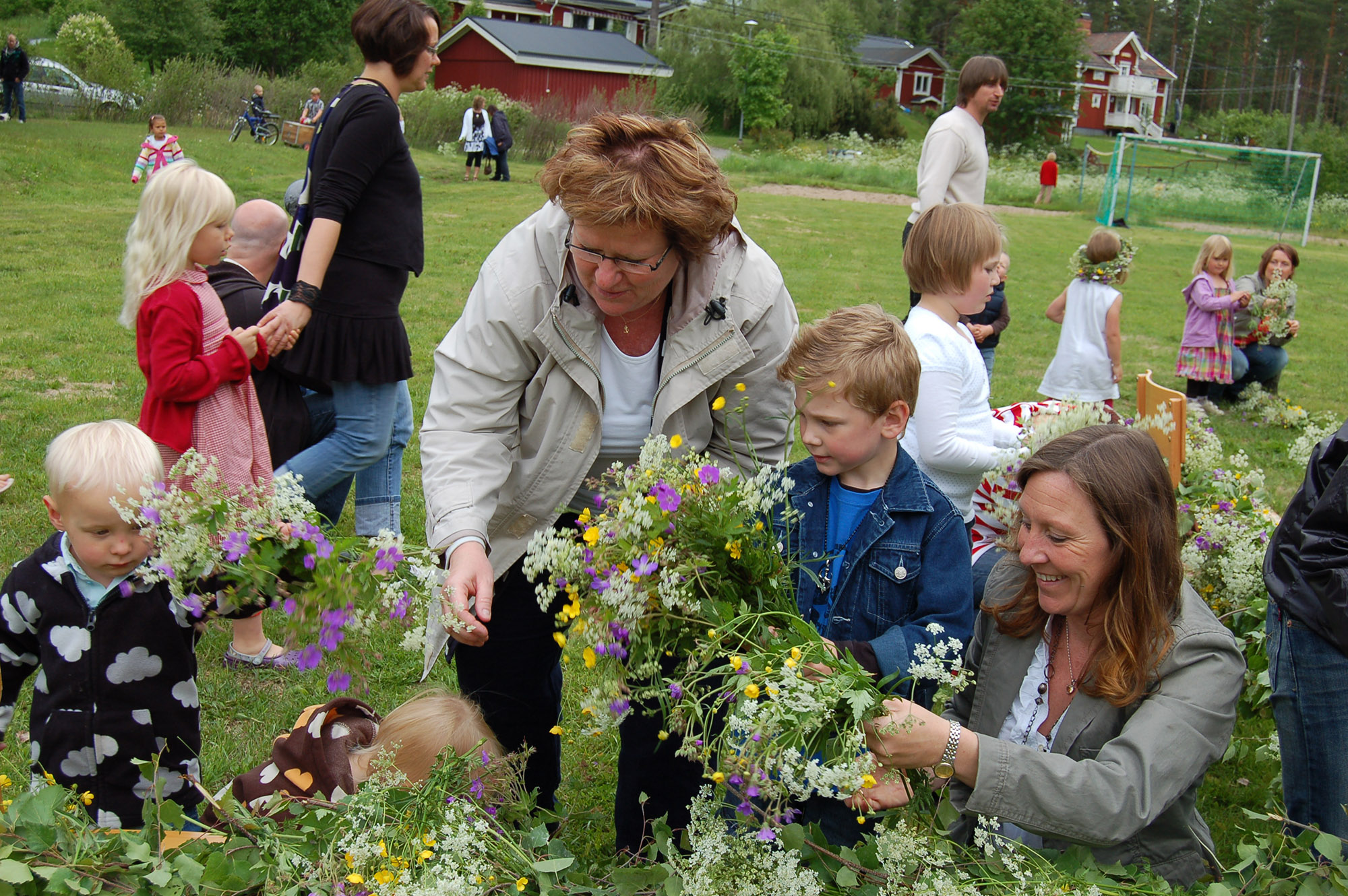 Röste.nu – Röstebilder – Midsommar vid Dönjegården 2009