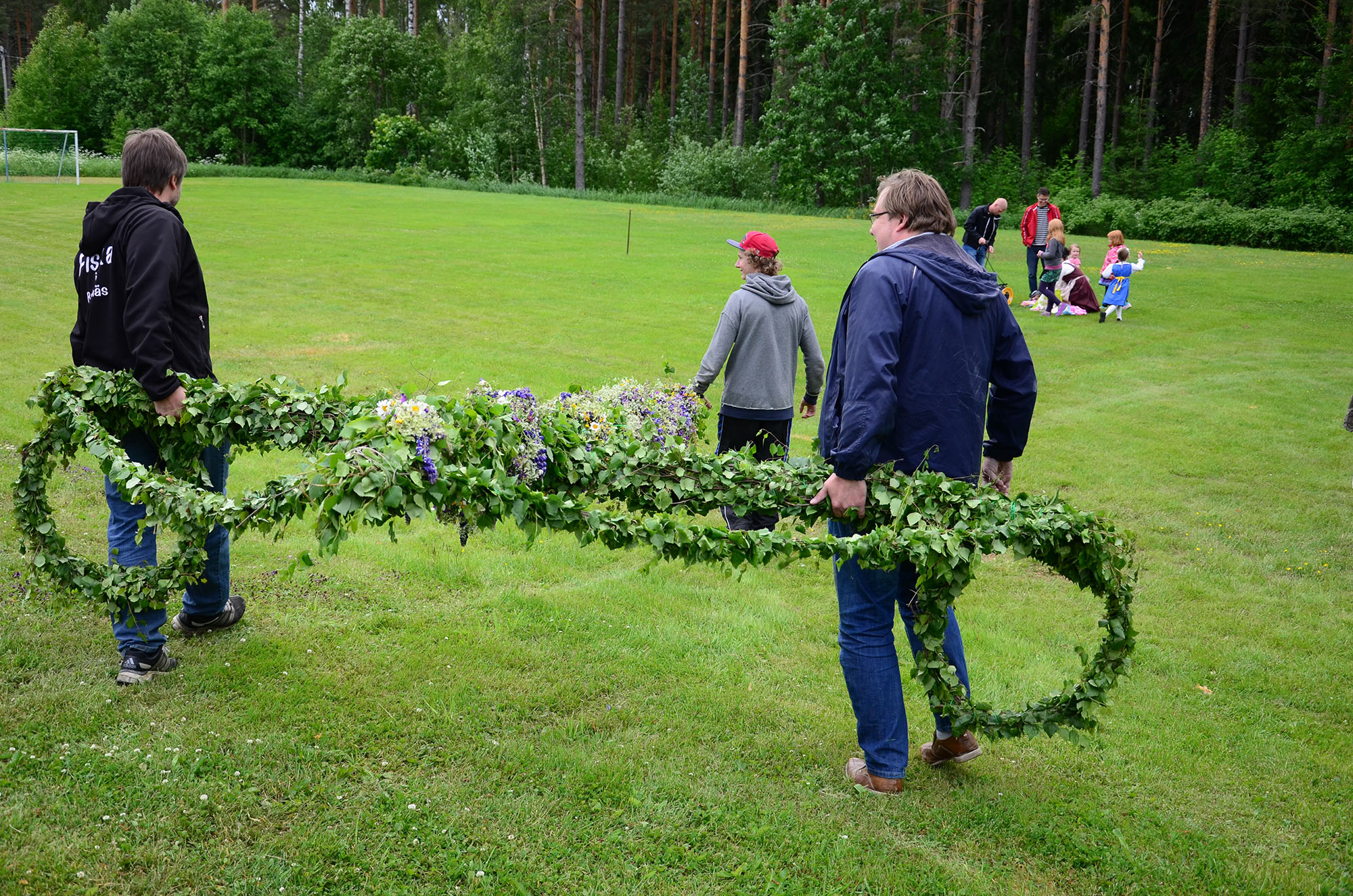 Röste.nu – Röstebilder – Midsommarfirande vid Dönjegården 2014