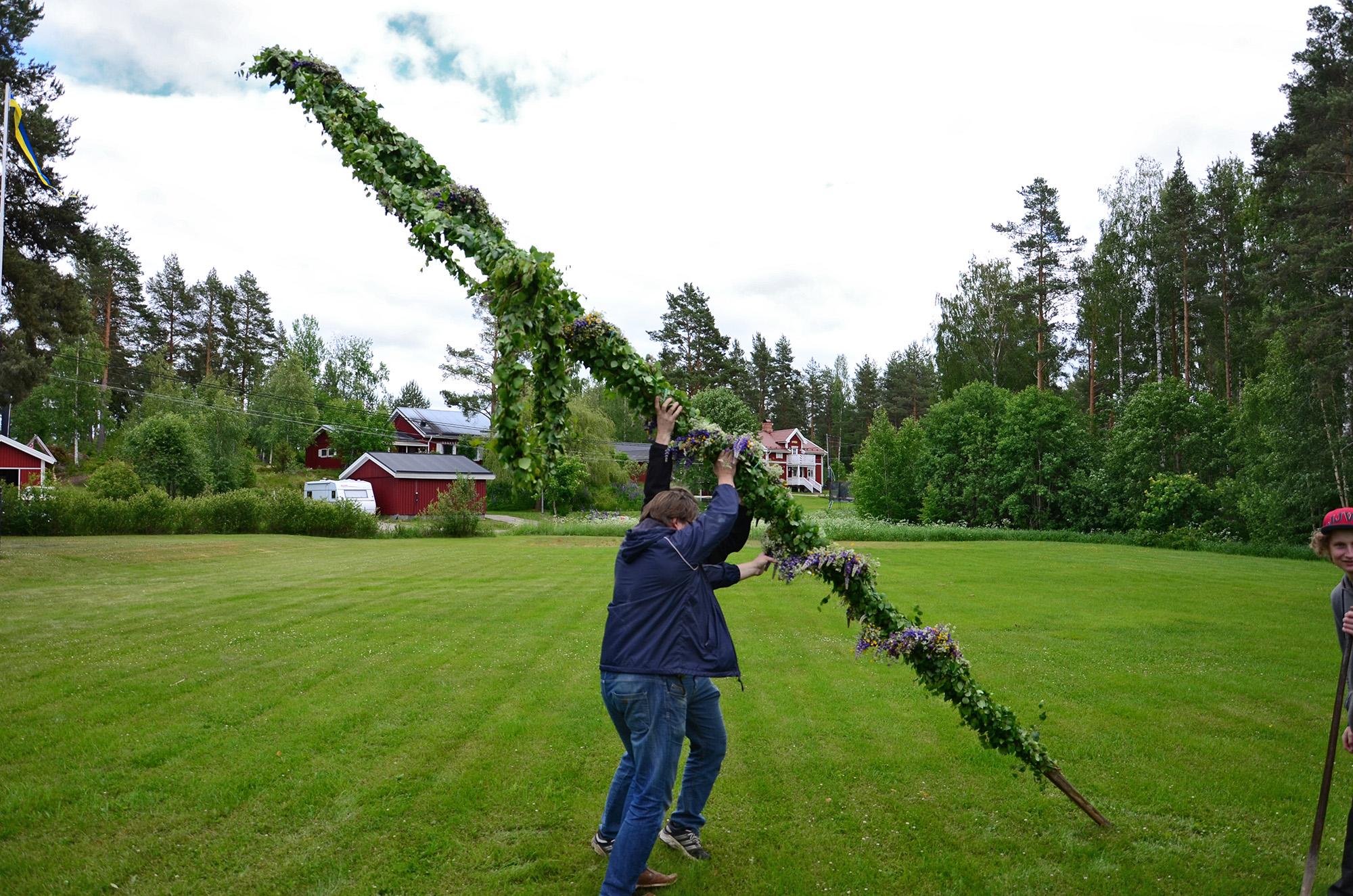 Röste.nu – Röstebilder – Midsommarfirande vid Dönjegården 2014