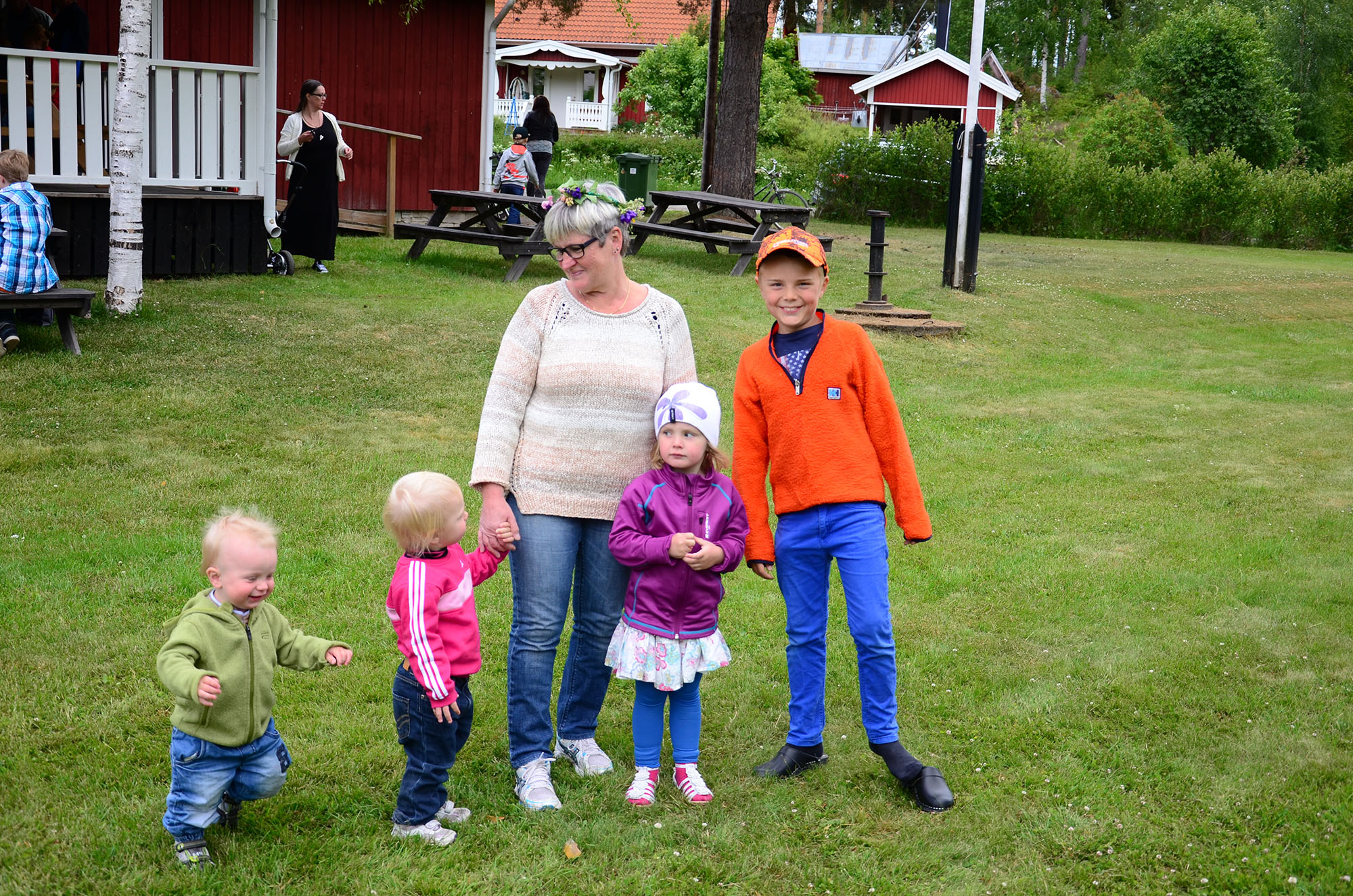Röste.nu – Röstebilder – Midsommarfirande vid Dönjegården 2014