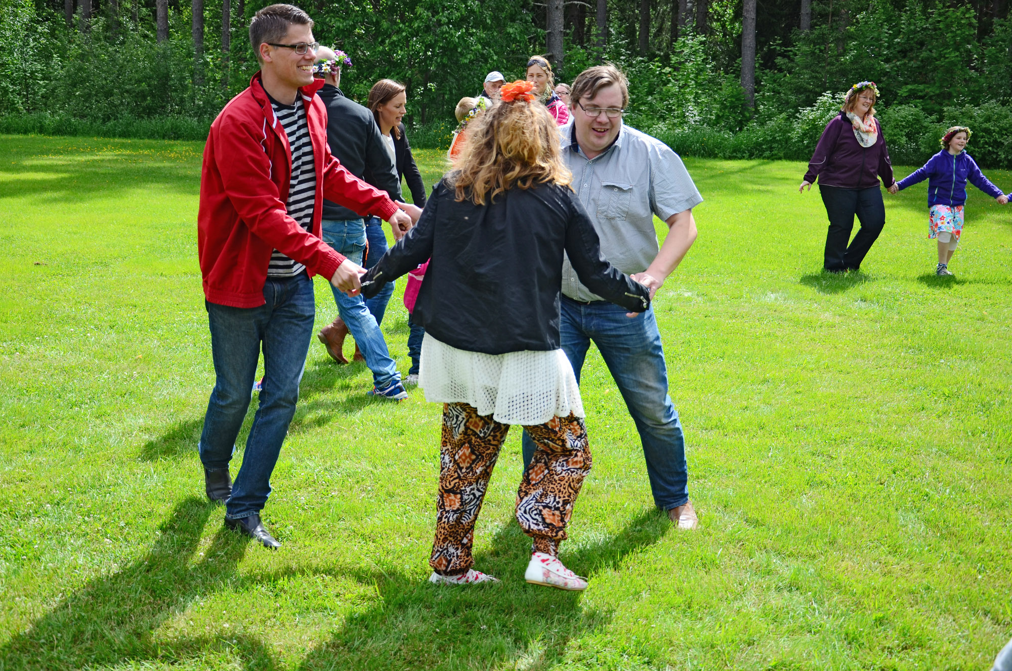 Röste.nu – Röstebilder – Midsommarfirande vid Dönjegården 2014