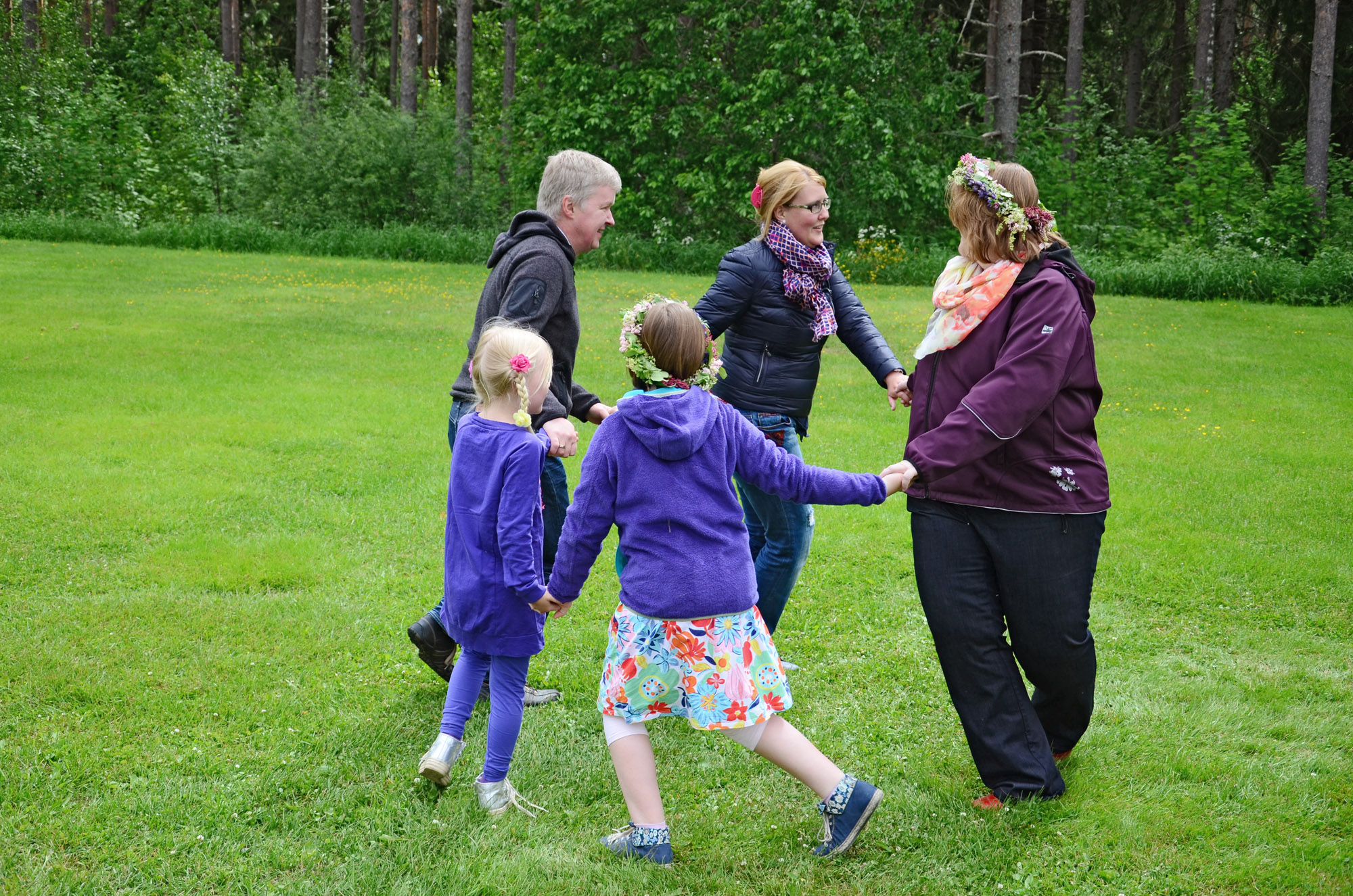 Röste.nu – Röstebilder – Midsommarfirande vid Dönjegården 2014