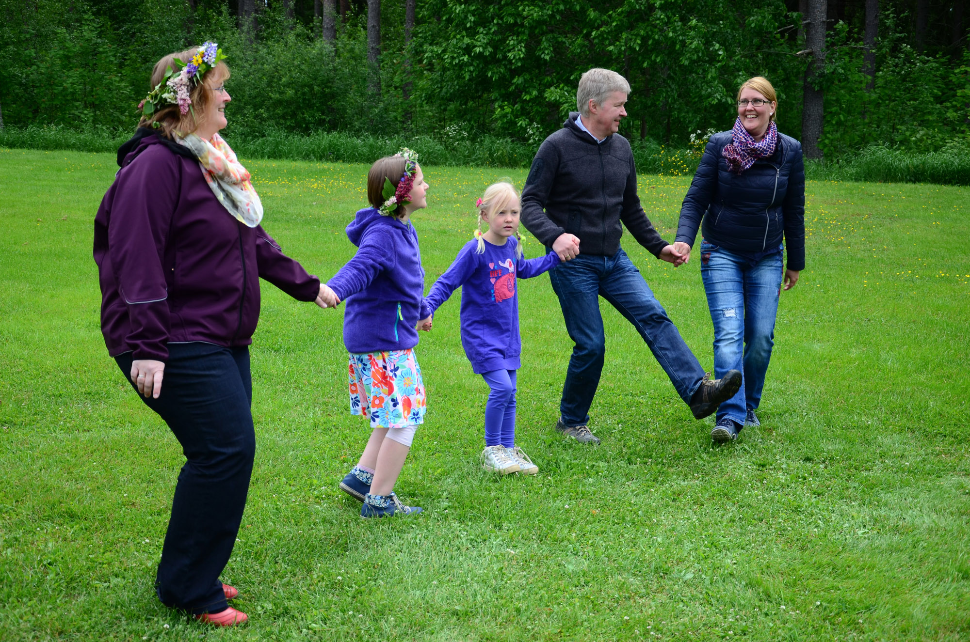 Röste.nu – Röstebilder – Midsommarfirande vid Dönjegården 2014