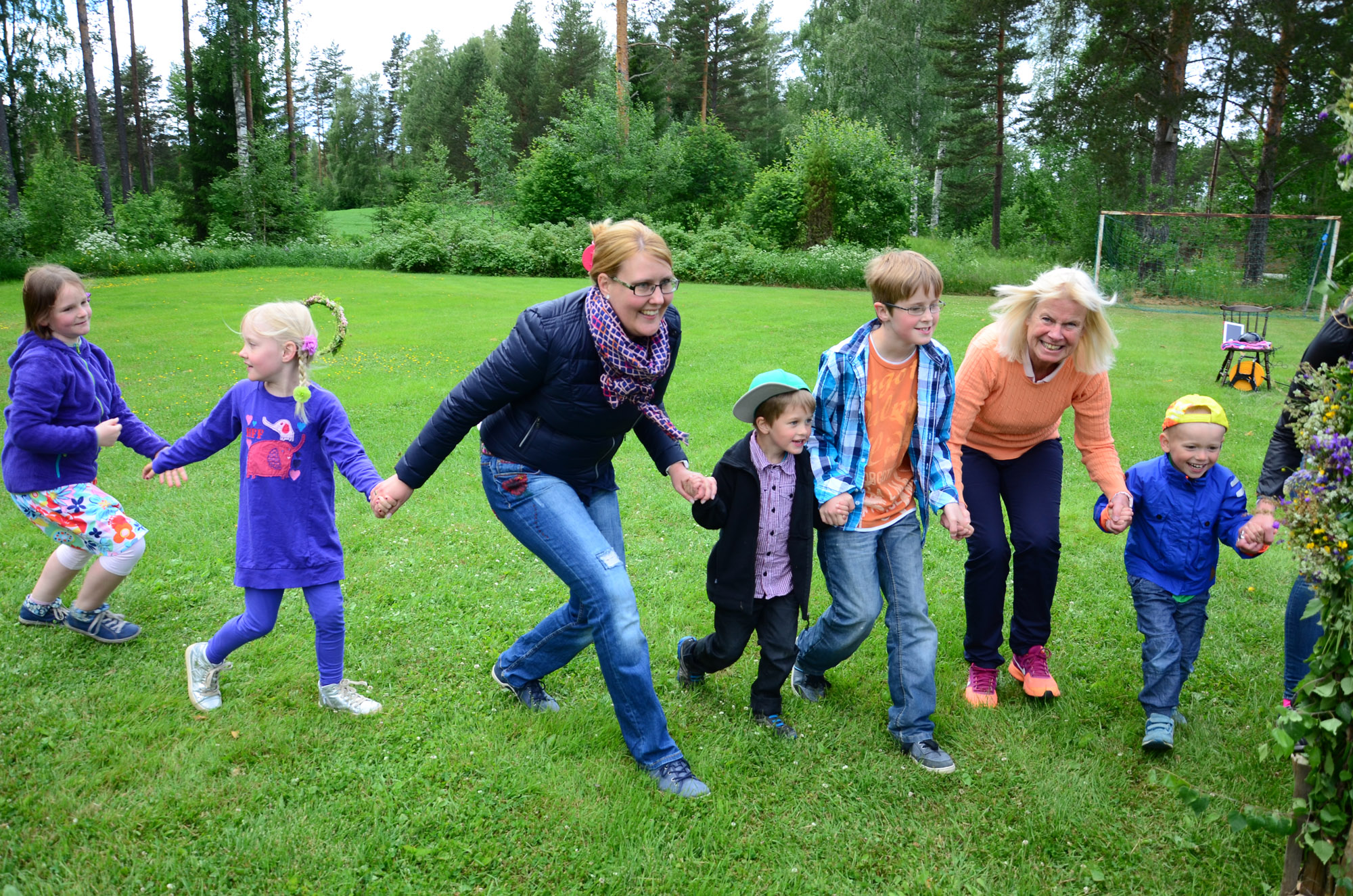 Röste.nu – Röstebilder – Midsommarfirande vid Dönjegården 2014