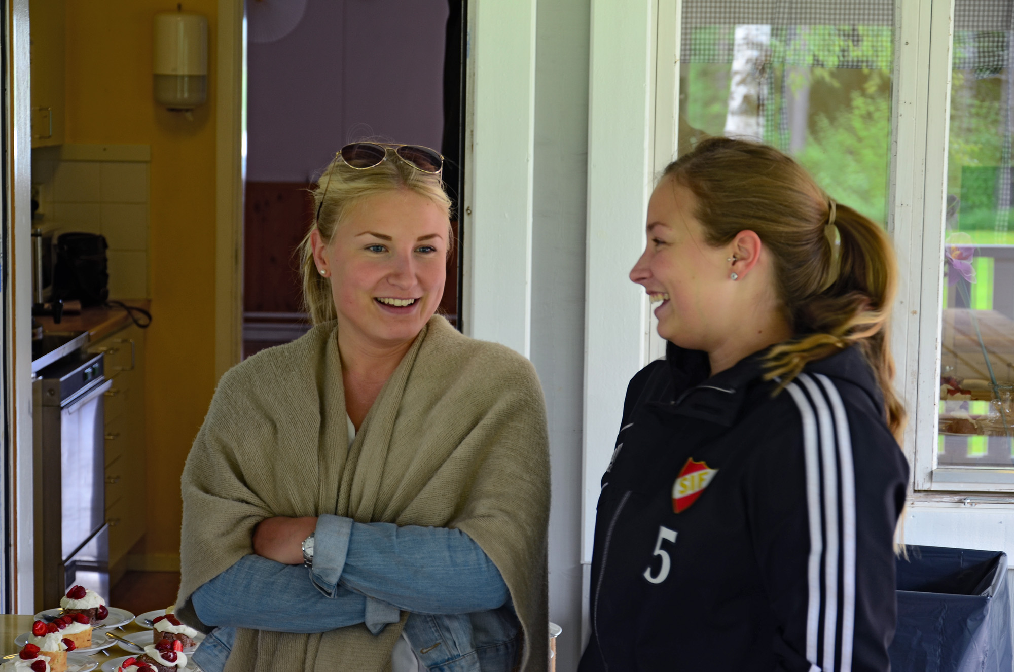 Röste.nu – Röstebilder – Midsommarfirande vid Dönjegården 2014