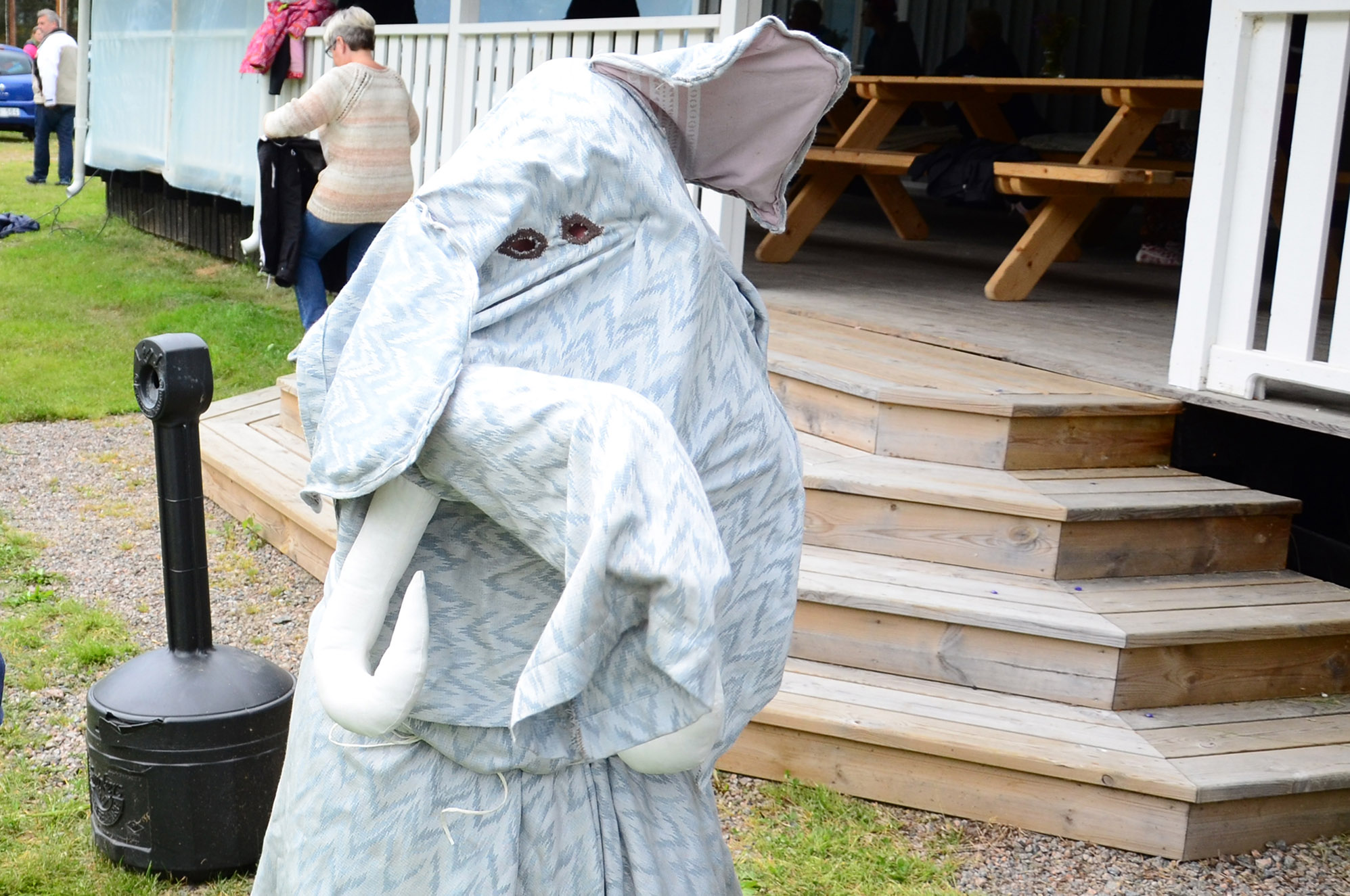 Röste.nu – Röstebilder – Midsommarfirande vid Dönjegården 2014