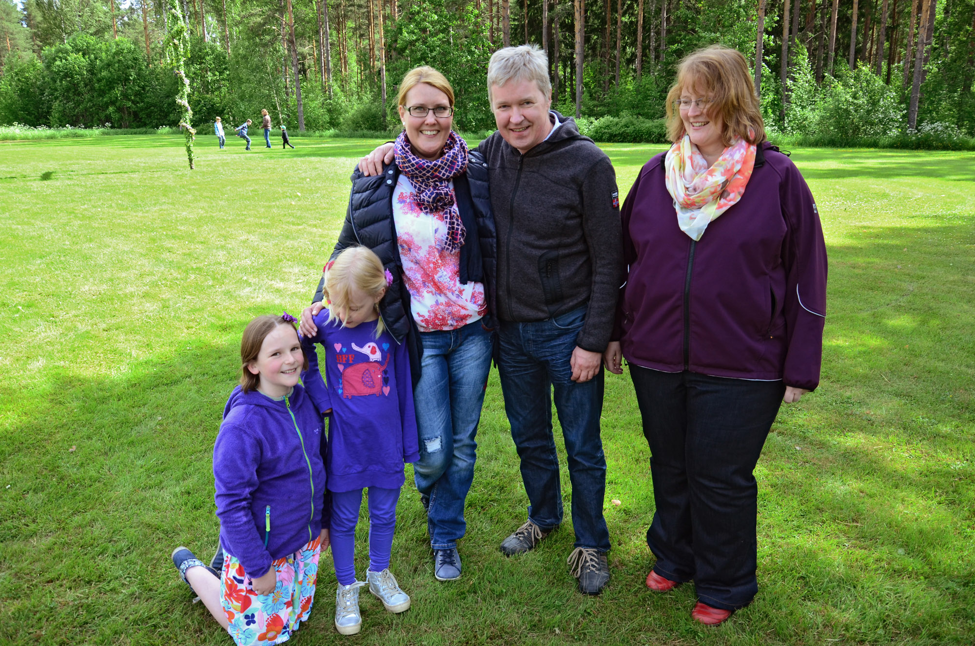Röste.nu – Röstebilder – Midsommarfirande vid Dönjegården 2014