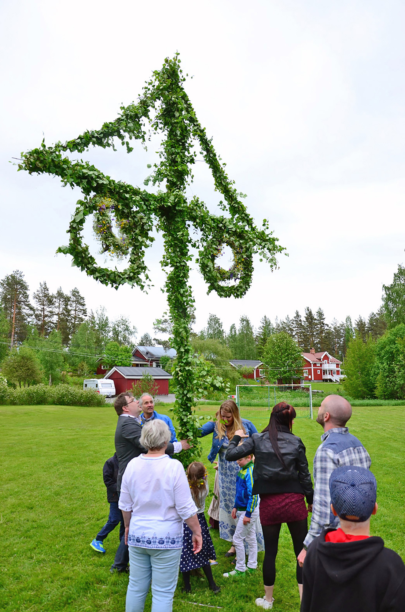 Röste.nu – Röstebilder – Midsommarfirande vid Dönjegården 2015