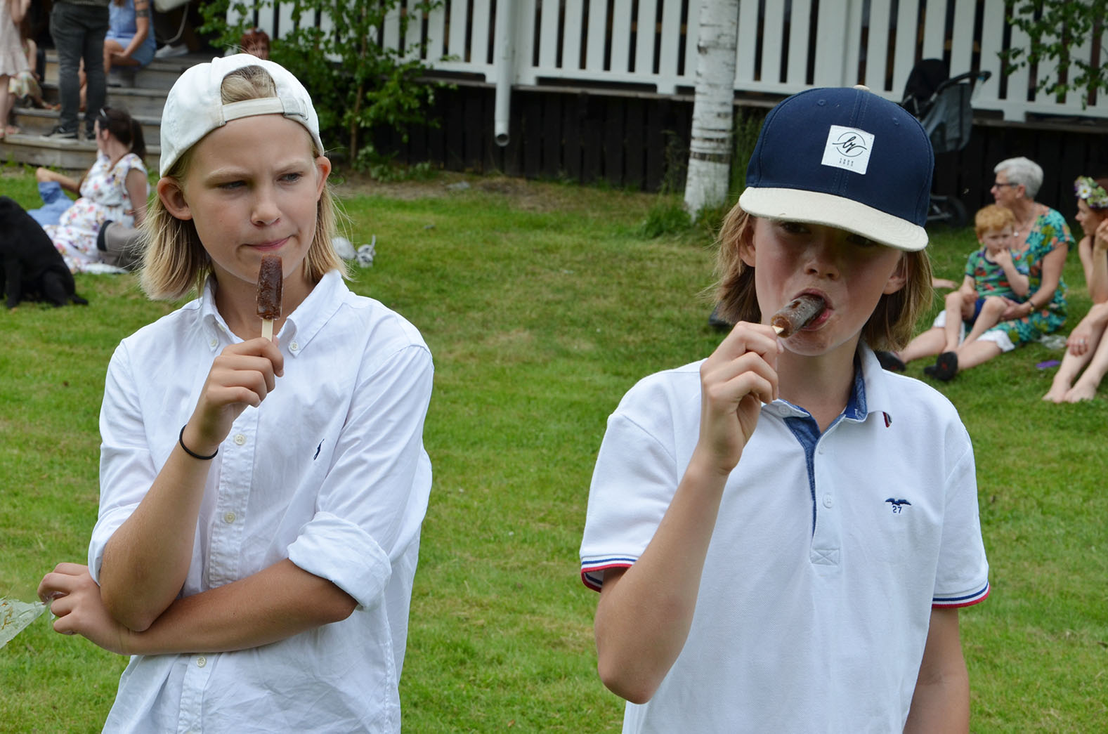 Röste.nu – Röstebilder – Midsommarfirande vid Dönjegården 2016