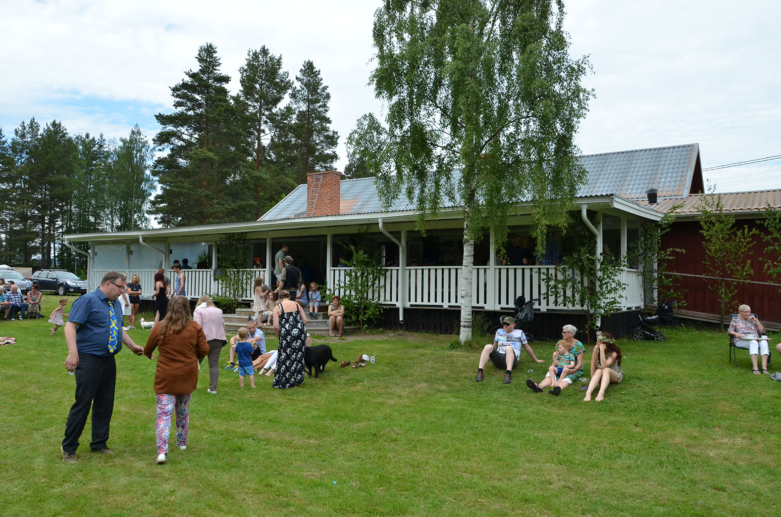 Röste.nu – Röstebilder – Midsommarfirande vid Dönjegården 2016