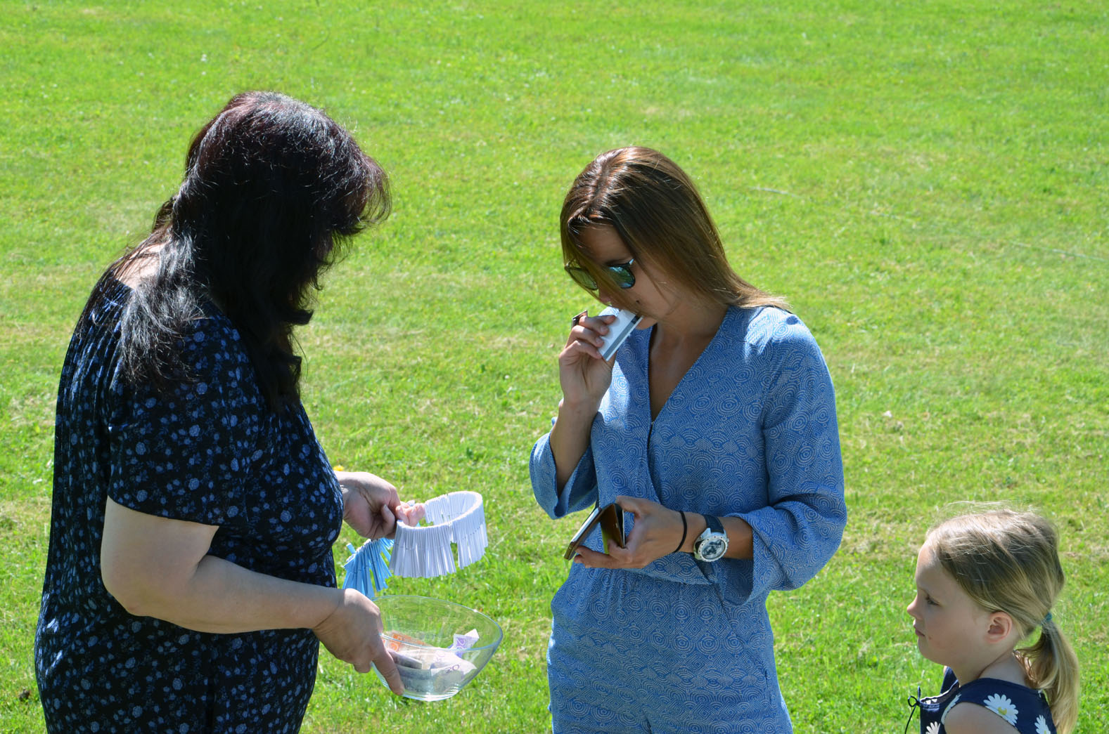 Röste.nu – Röstebilder – Midsommarfirande vid Dönjegården 2016