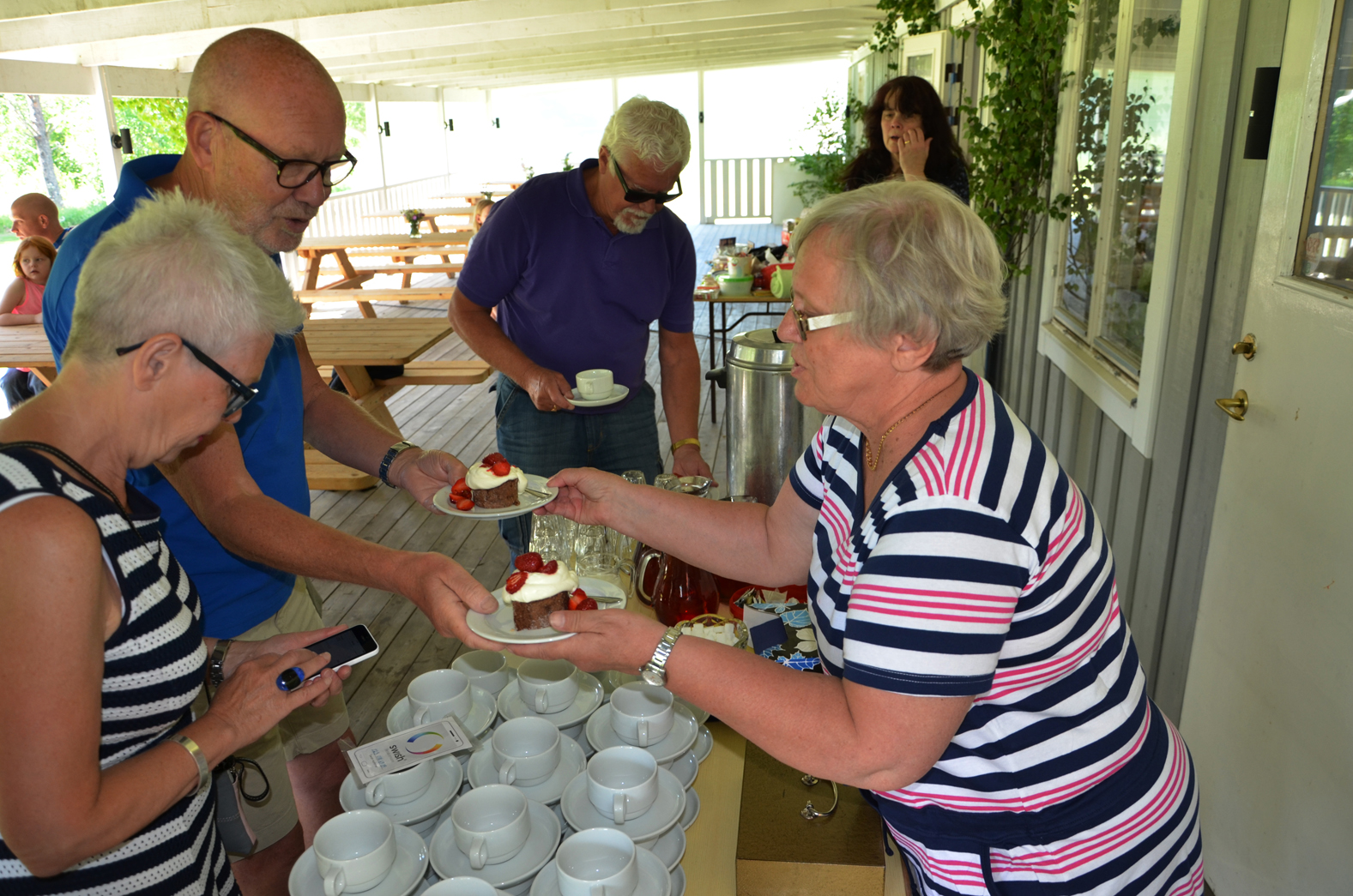 Röste.nu – Röstebilder – Midsommarfirande vid Dönjegården 2016