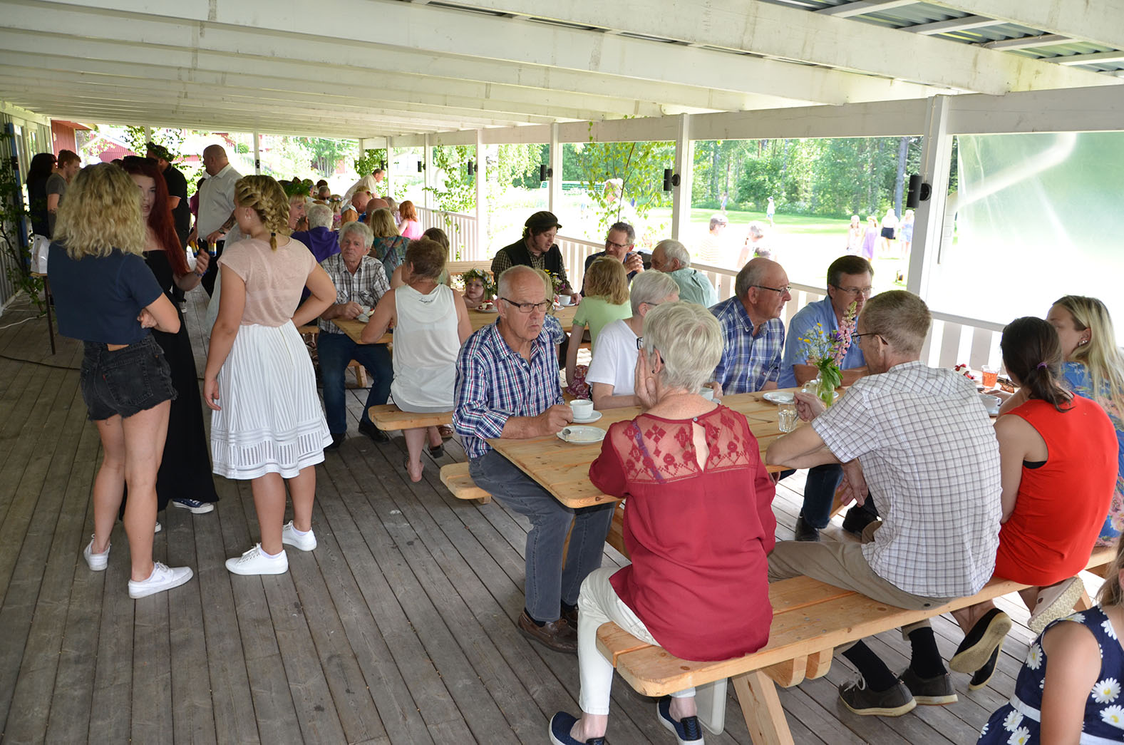 Röste.nu – Röstebilder – Midsommarfirande vid Dönjegården 2016