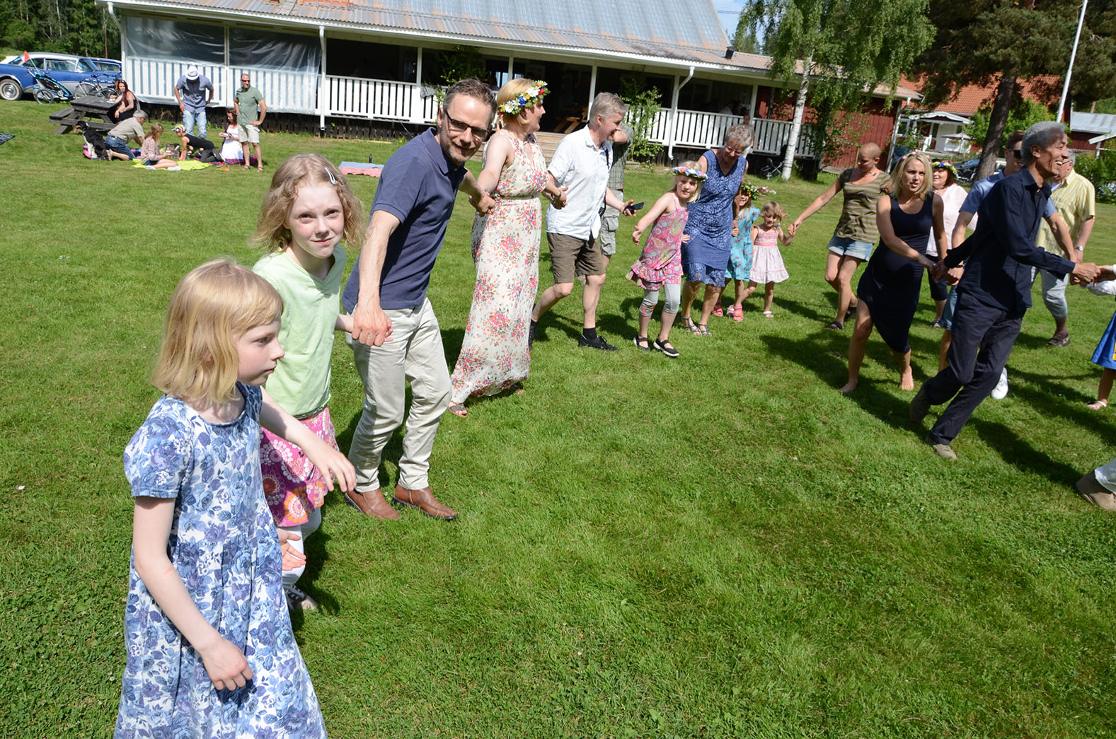 Röste.nu – Röstebilder – Midsommarfirande vid Dönjegården 2016