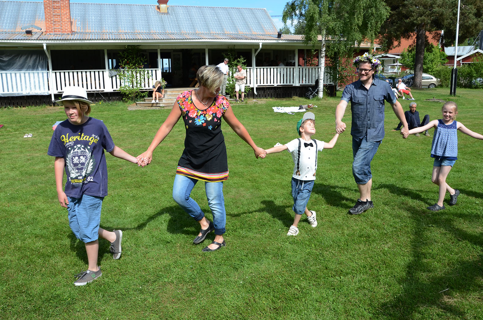 Röste.nu – Röstebilder – Midsommarfirande vid Dönjegården 2016