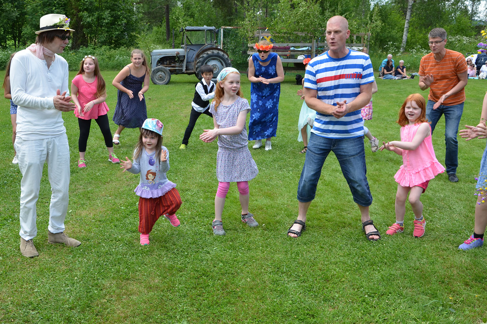 Röste.nu – Röstebilder – Midsommarfirande vid Dönjegården 2016