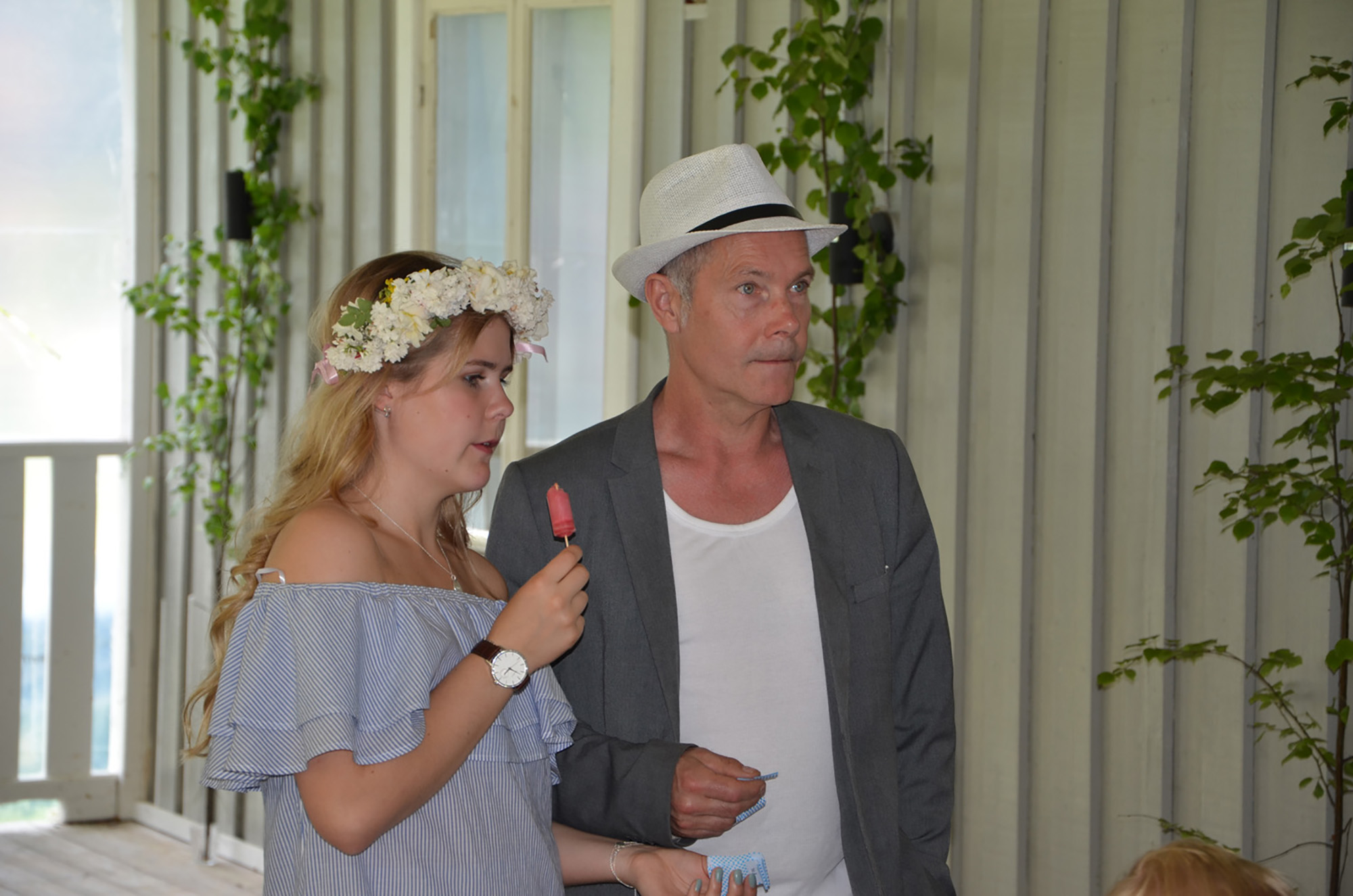 Röste.nu – Röstebilder – Midsommarfirande vid Dönjegården 2017