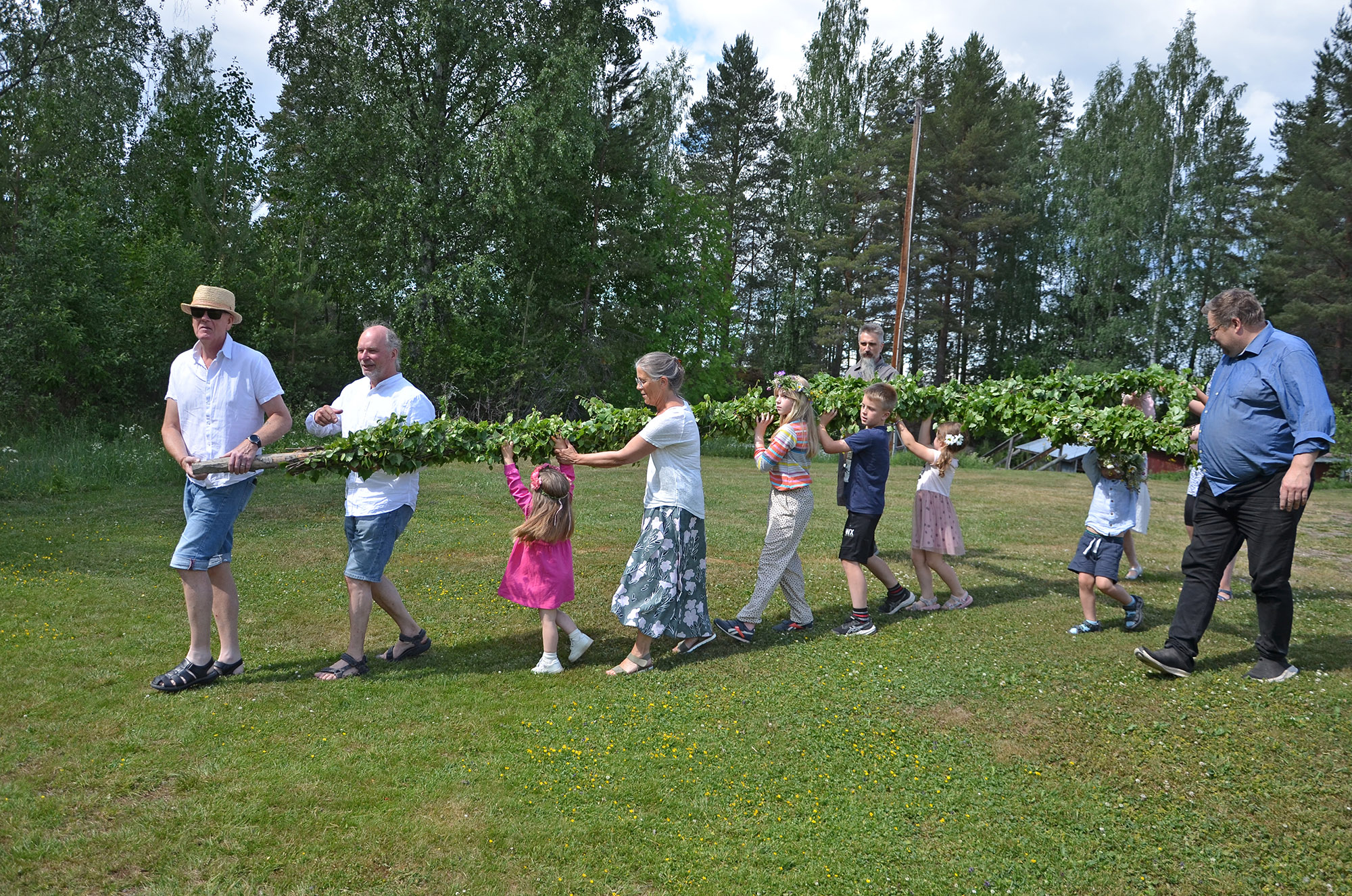 Röste.nu – Röstebilder – Midsommarfirande vid Dönjegården 2023