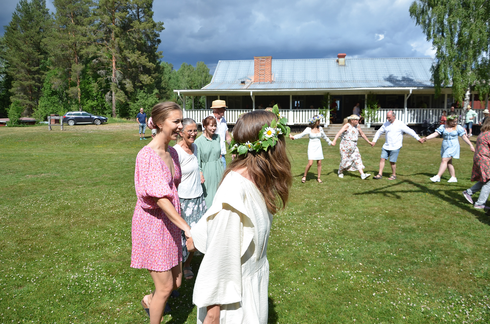 Röste.nu – Röstebilder – Midsommarfirande vid Dönjegården 2023