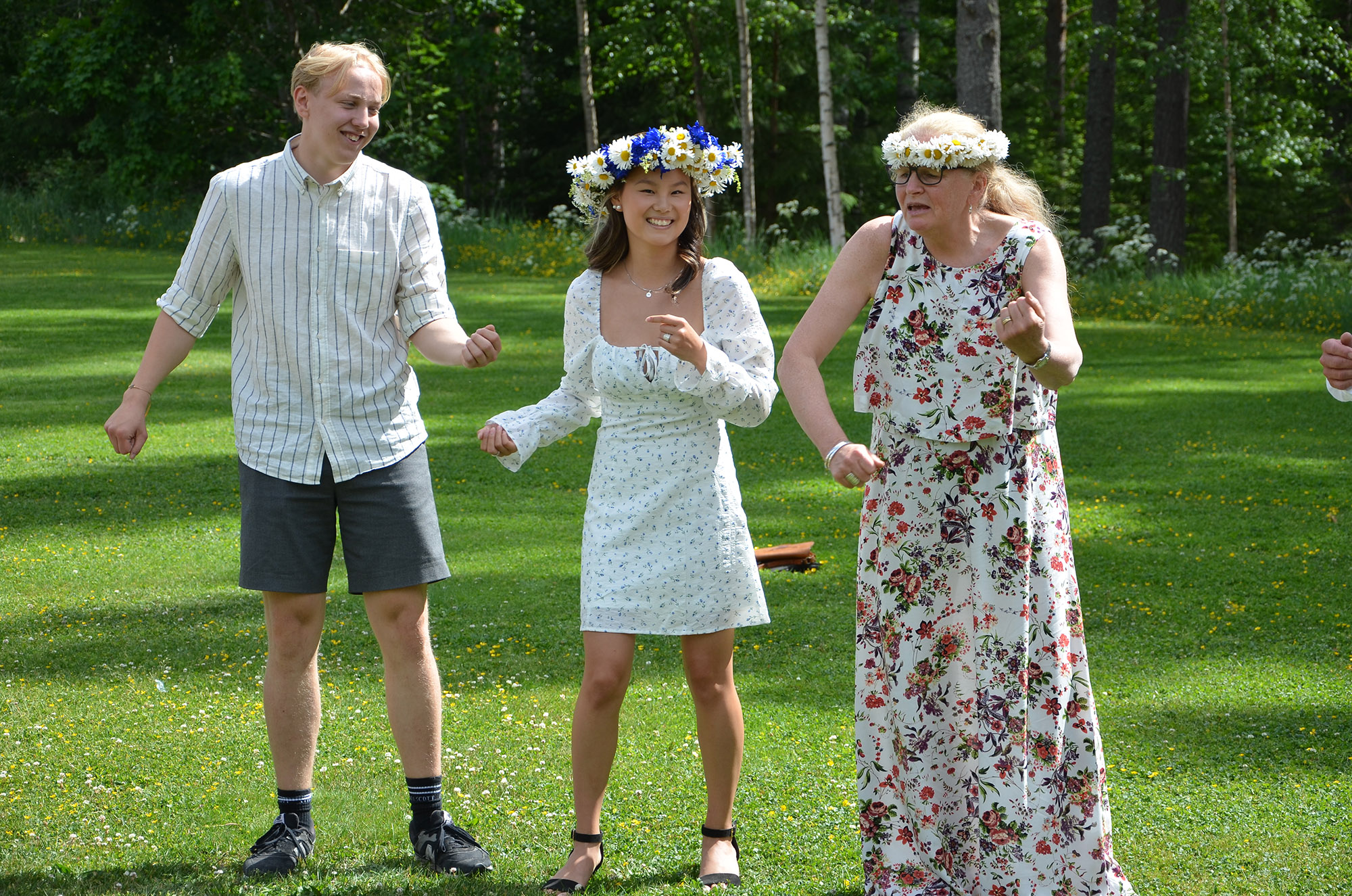 Röste.nu – Röstebilder – Midsommarfirande vid Dönjegården 2023