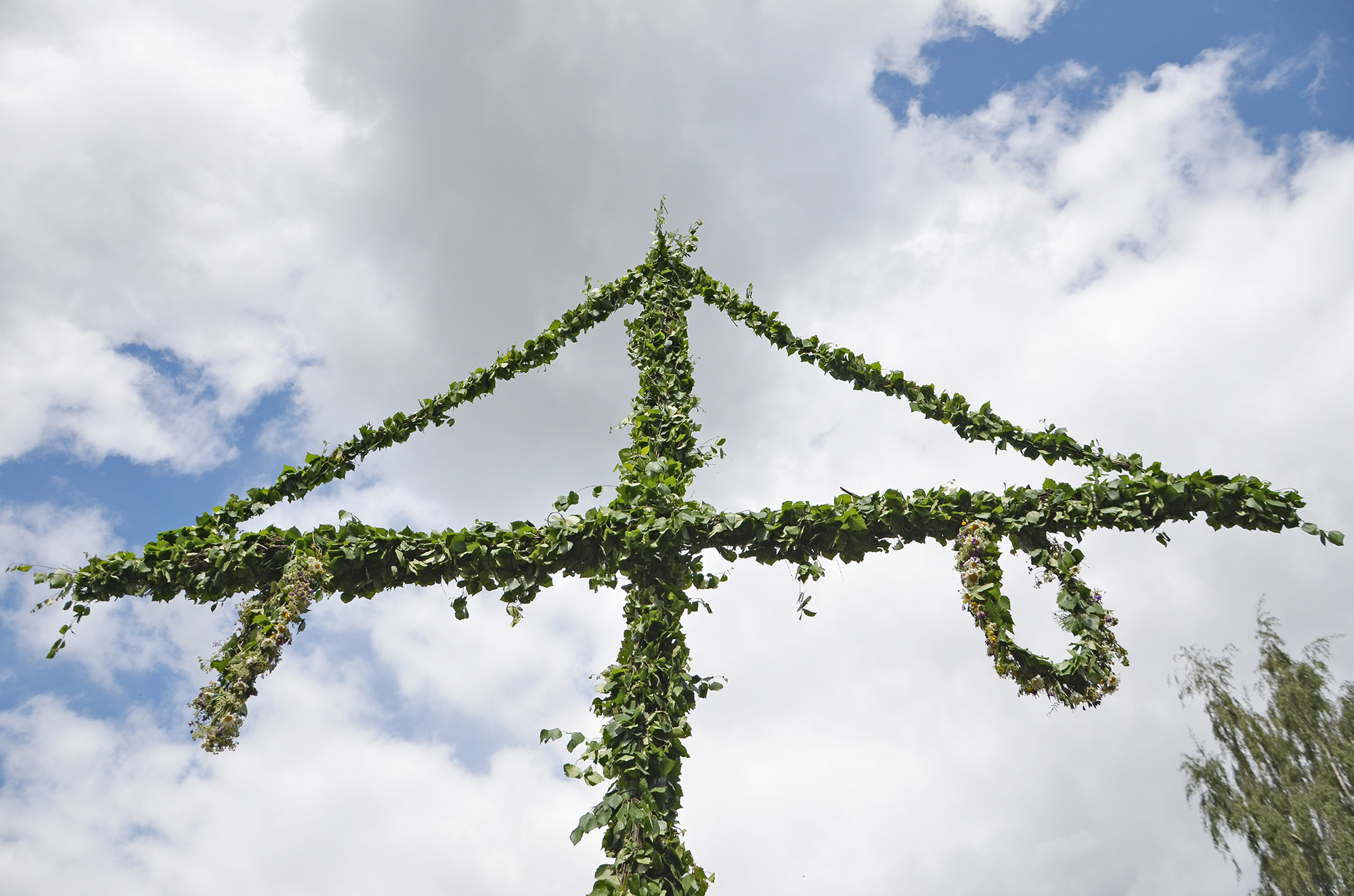 Röste.nu – Röstebilder – Midsommarfirande vid Dönjegården 2023