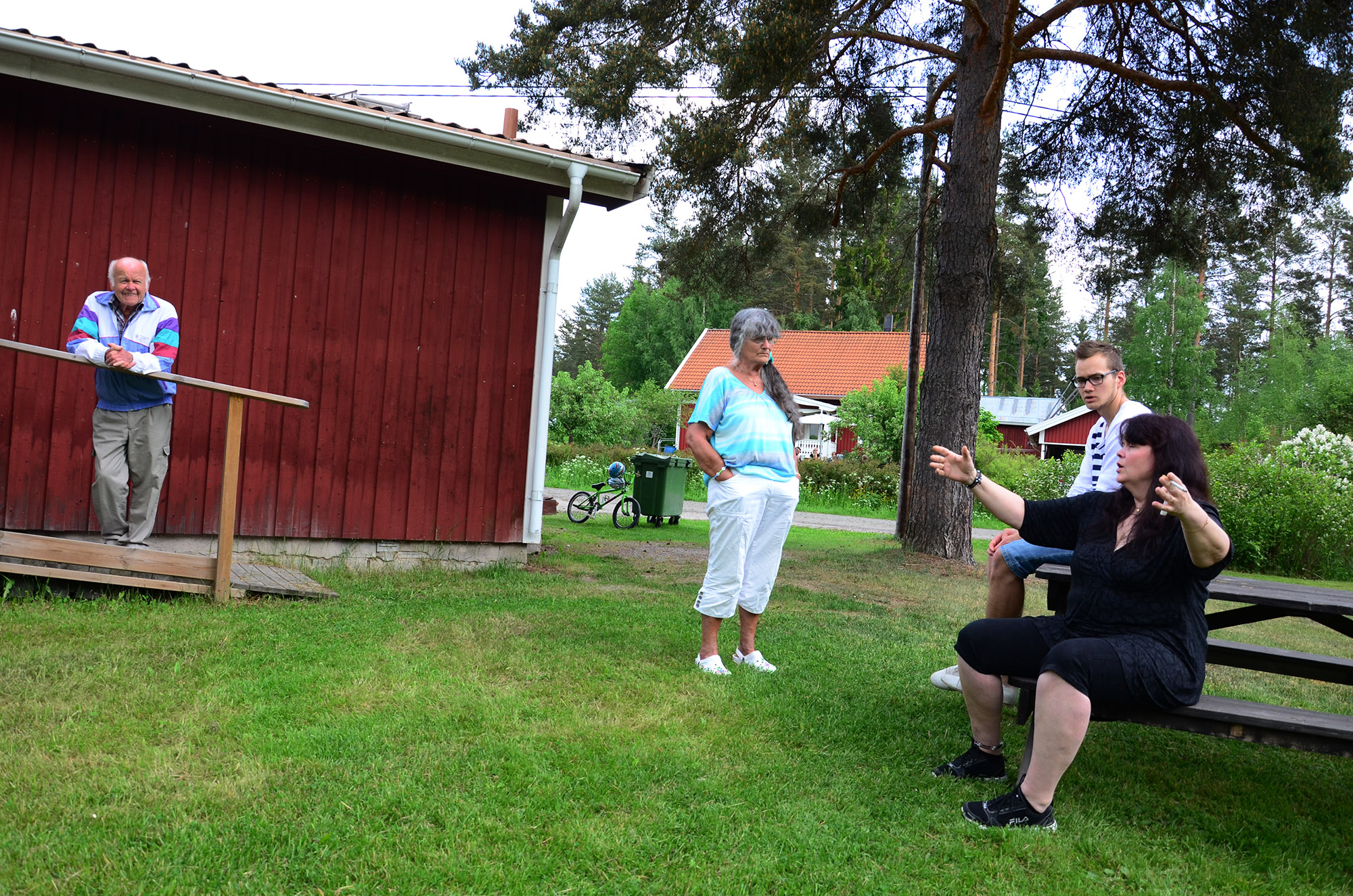 Röste.nu – Röstebilder – Nationaldagsfirande för tionde gången vid Dönjegården 2014