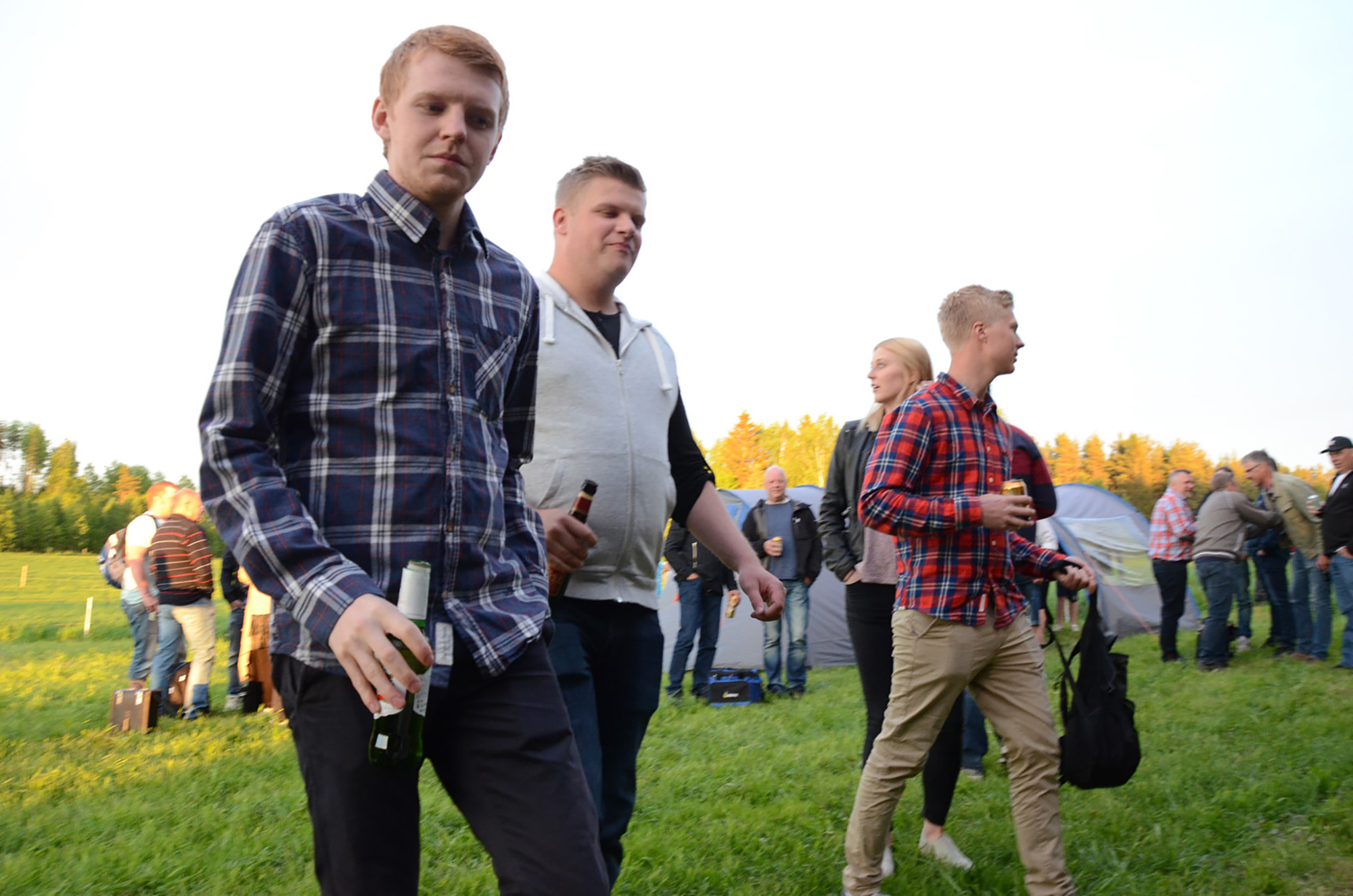Röste.nu – Röstebilder – Nypremiär för logdans i Farmorsladan 2016