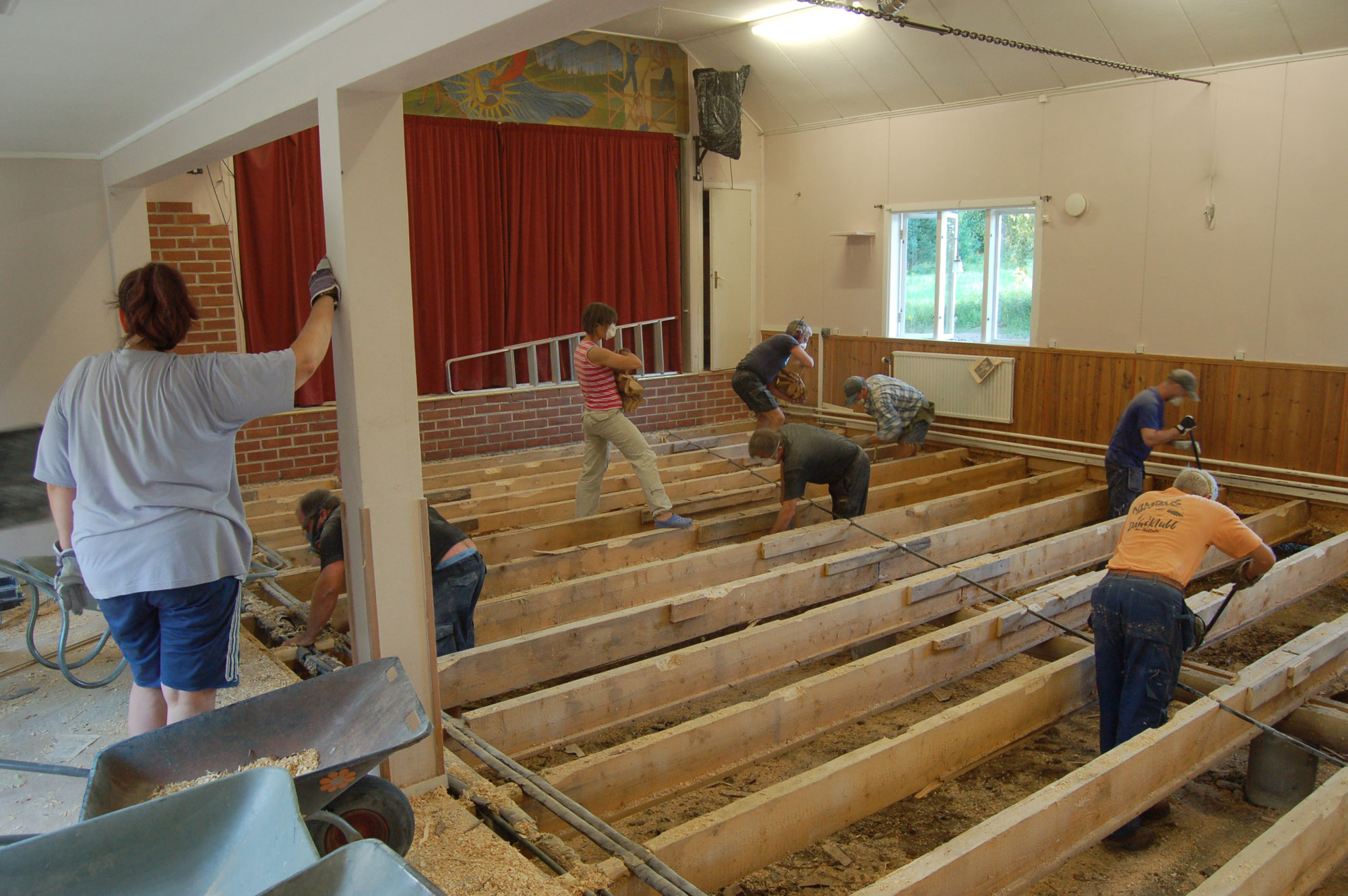 Röste.nu – Röstebilder – Så fick Dönjegården nytt golv 2010