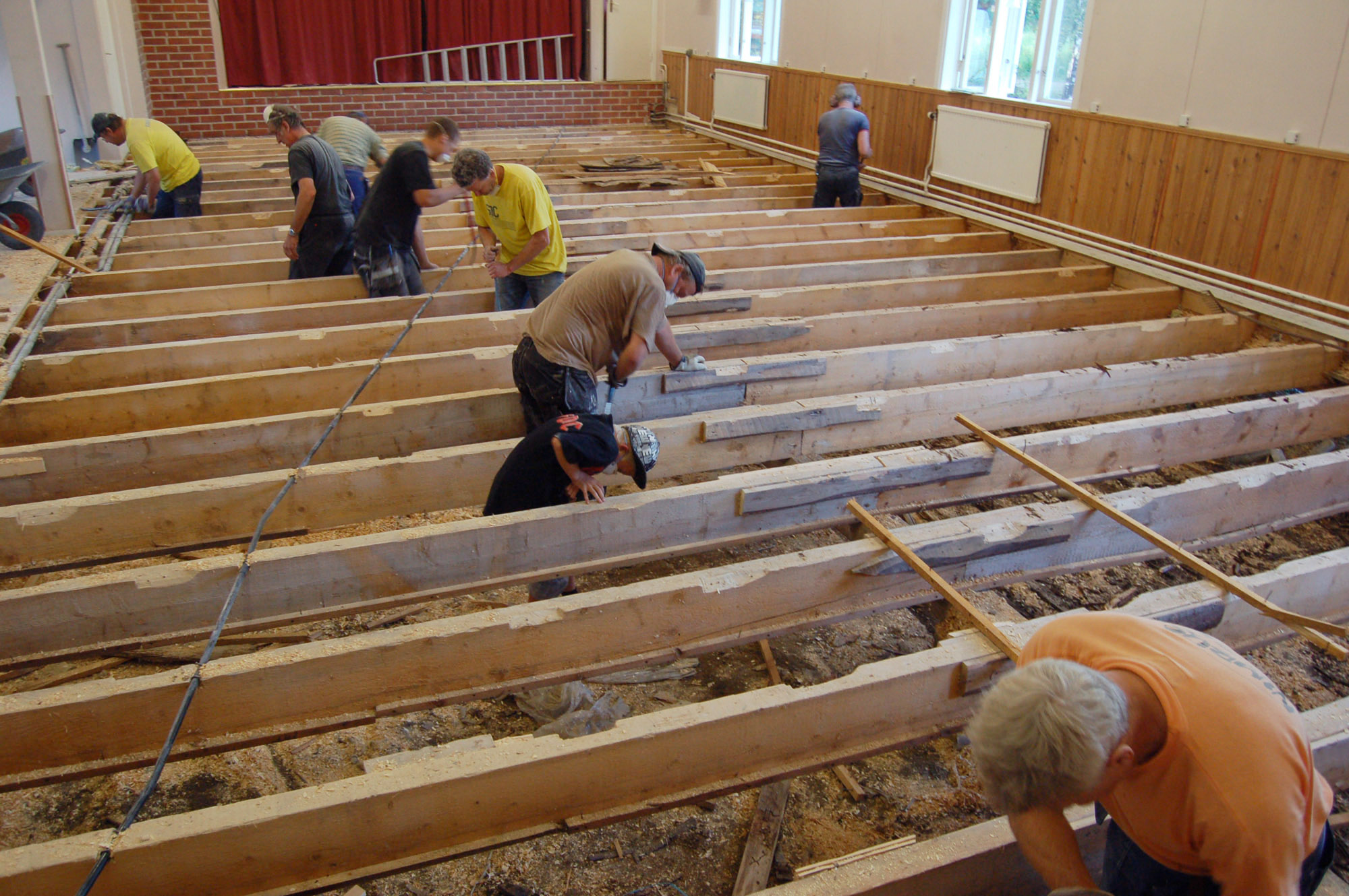 Röste.nu – Röstebilder – Så fick Dönjegården nytt golv 2010