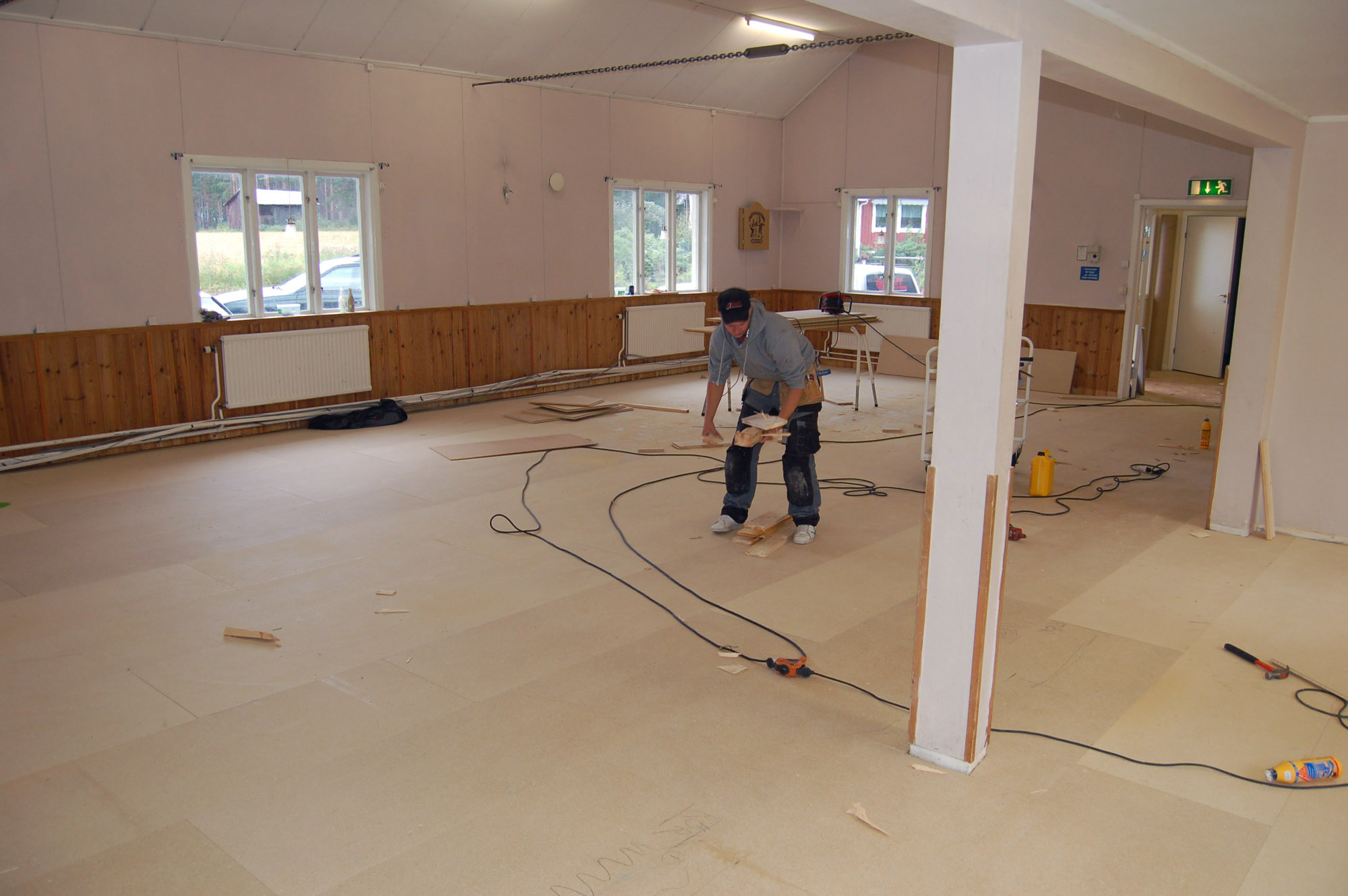 Röste.nu – Röstebilder – Så fick Dönjegården nytt golv 2010