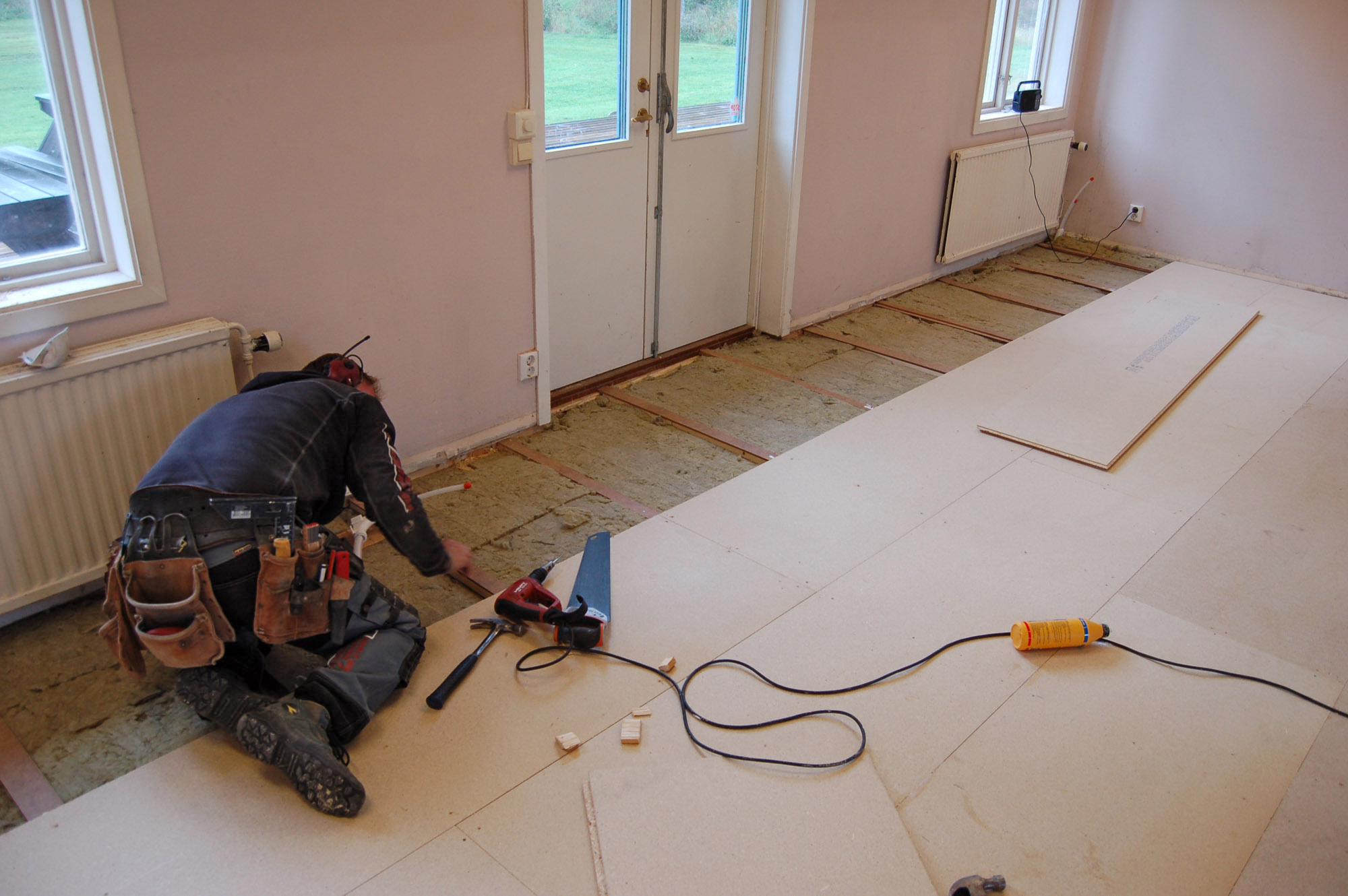 Röste.nu – Röstebilder – Så fick Dönjegården nytt golv 2010