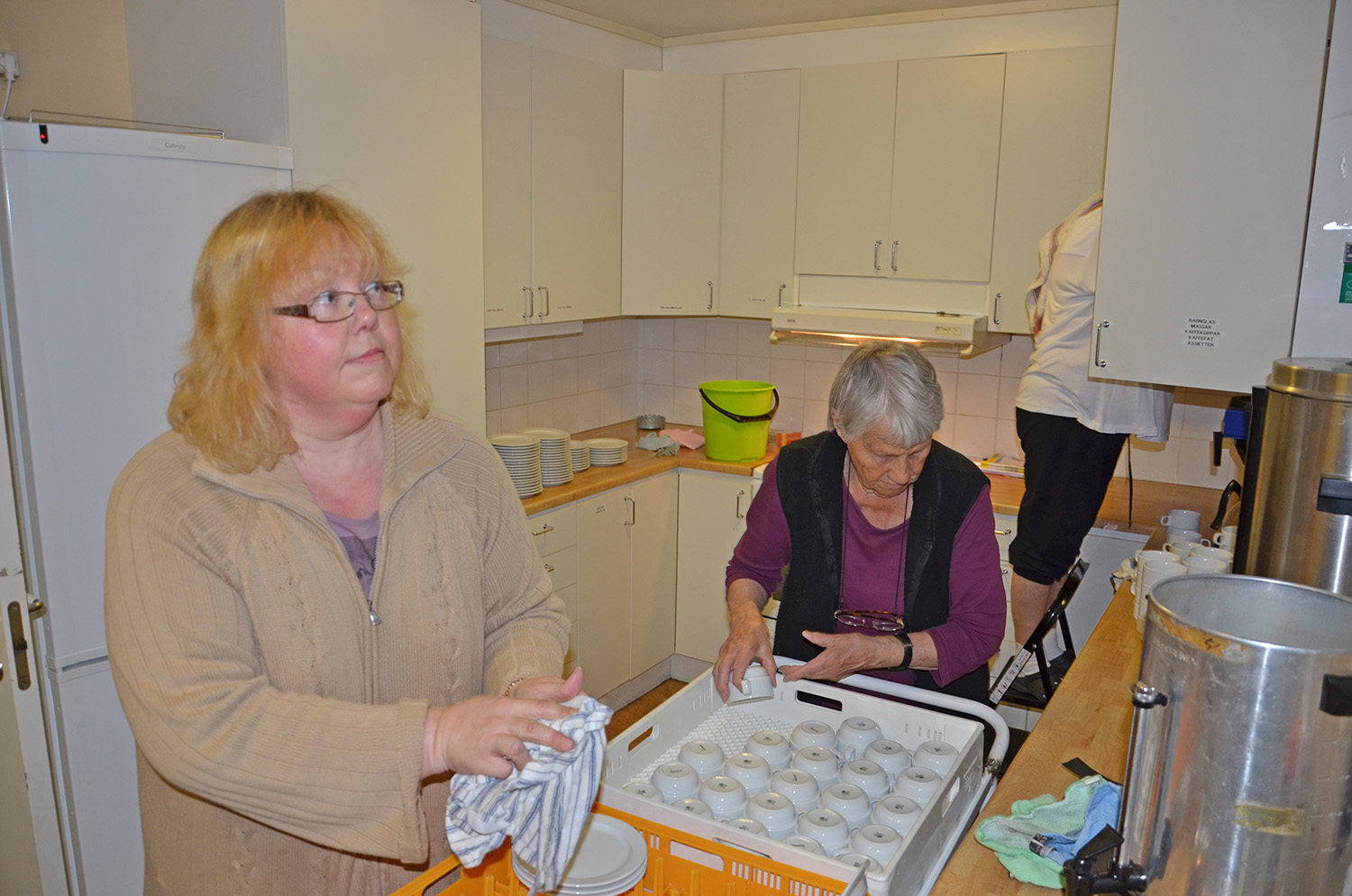Röste. nu – Röstebilder – Städkväll i Dönjegården 2015