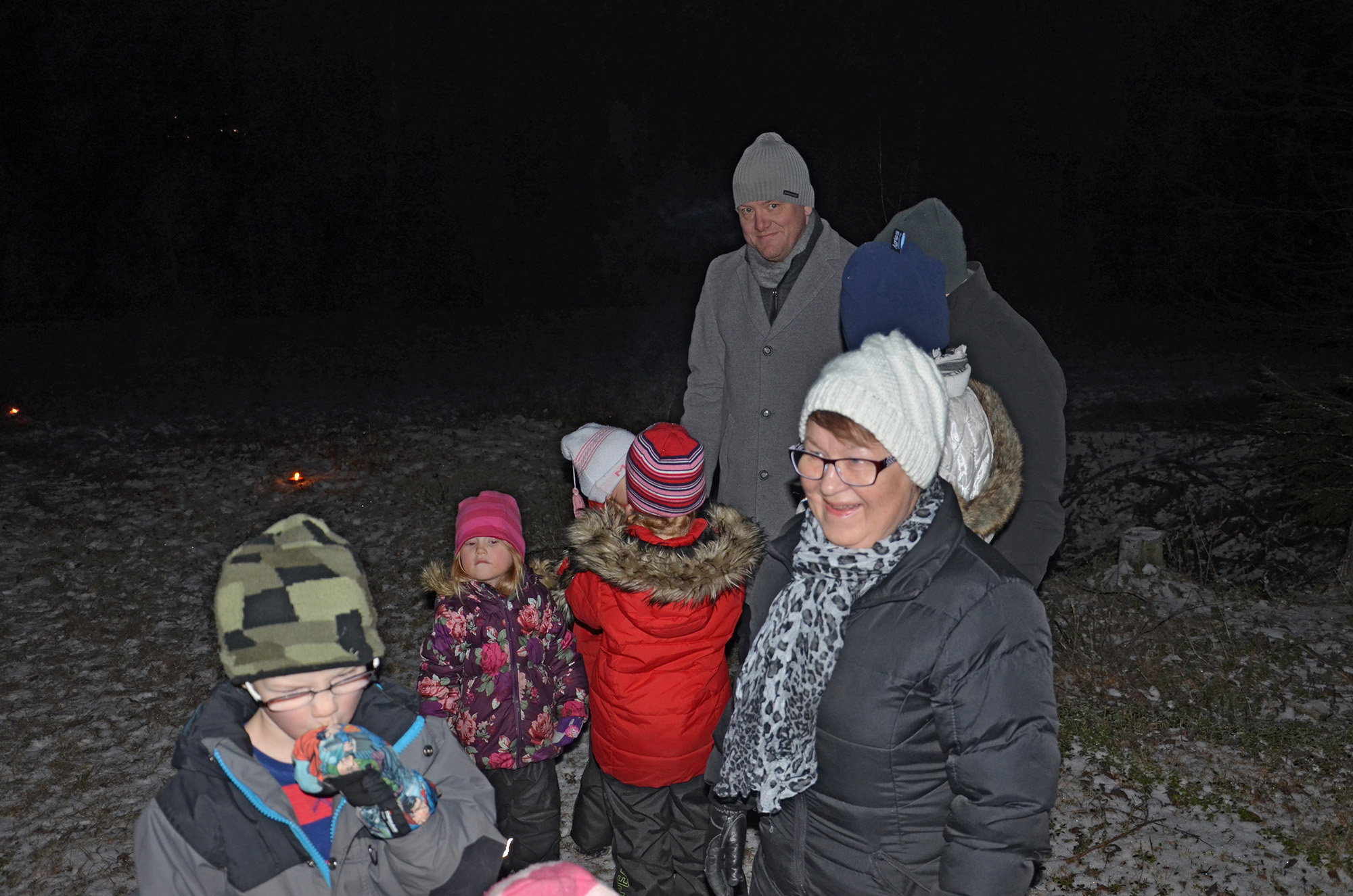 Röste.nu – Röstebilder – Tomtekväll med kändisbesök 2015